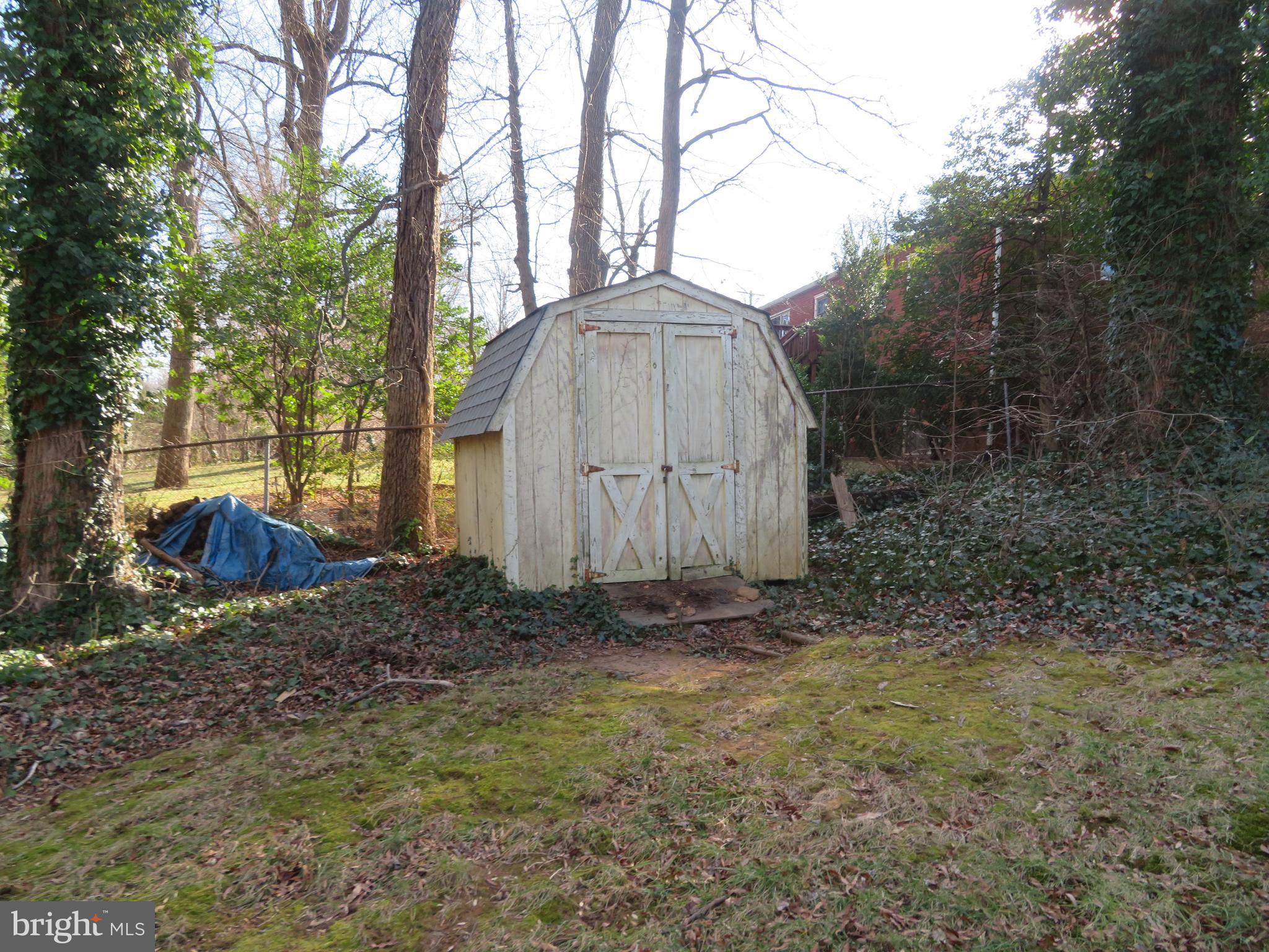 LAKESIDE - Residential Lease