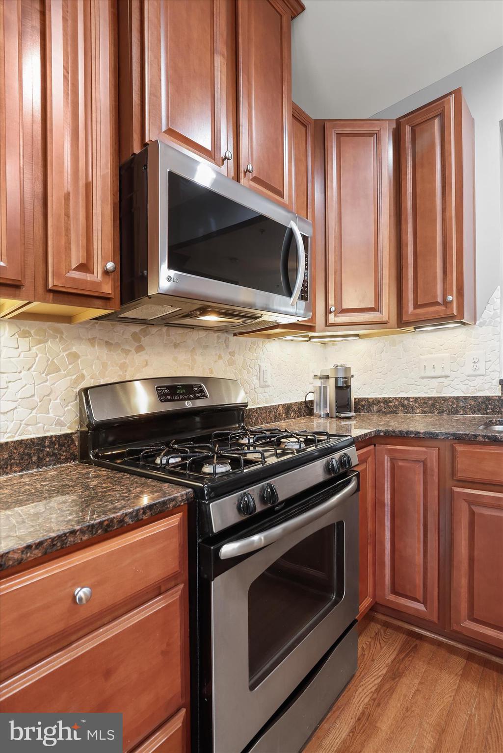 HOWARD SQUARE - Residential