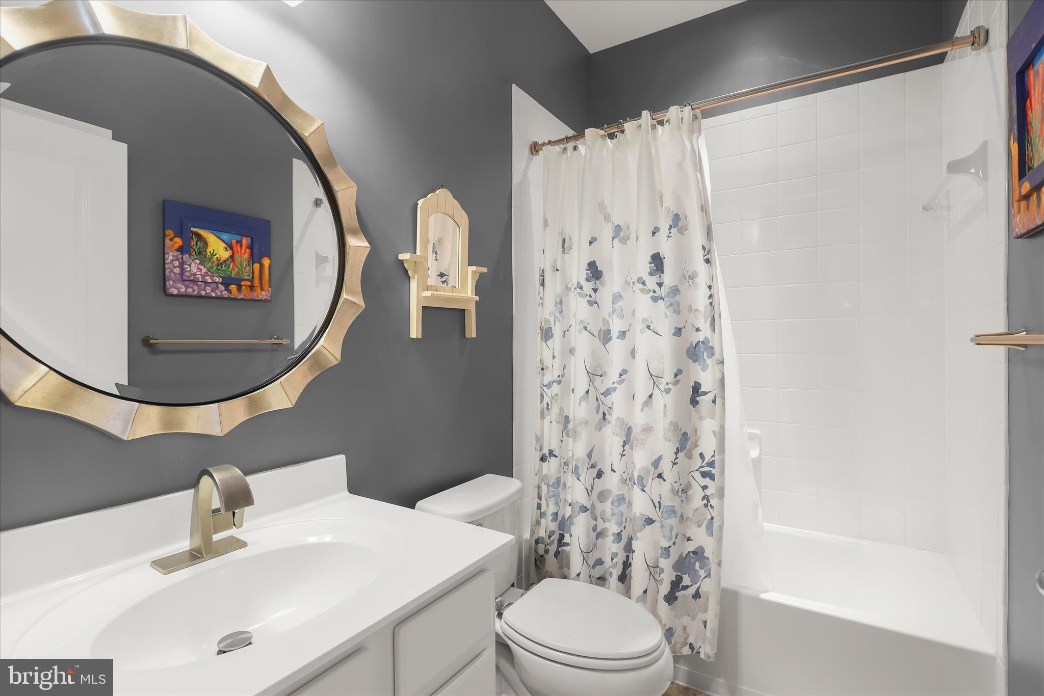 HOWARD SQUARE - Residential