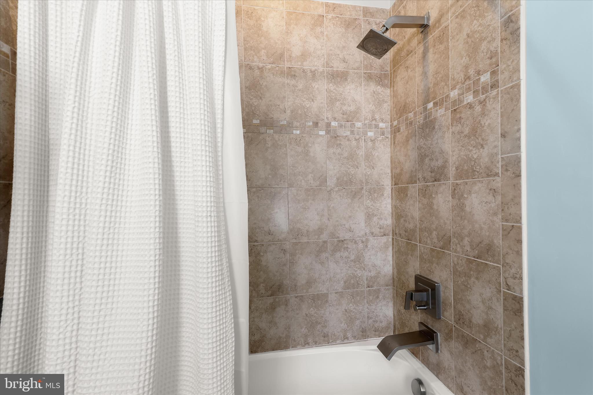 HOWARD SQUARE - Residential