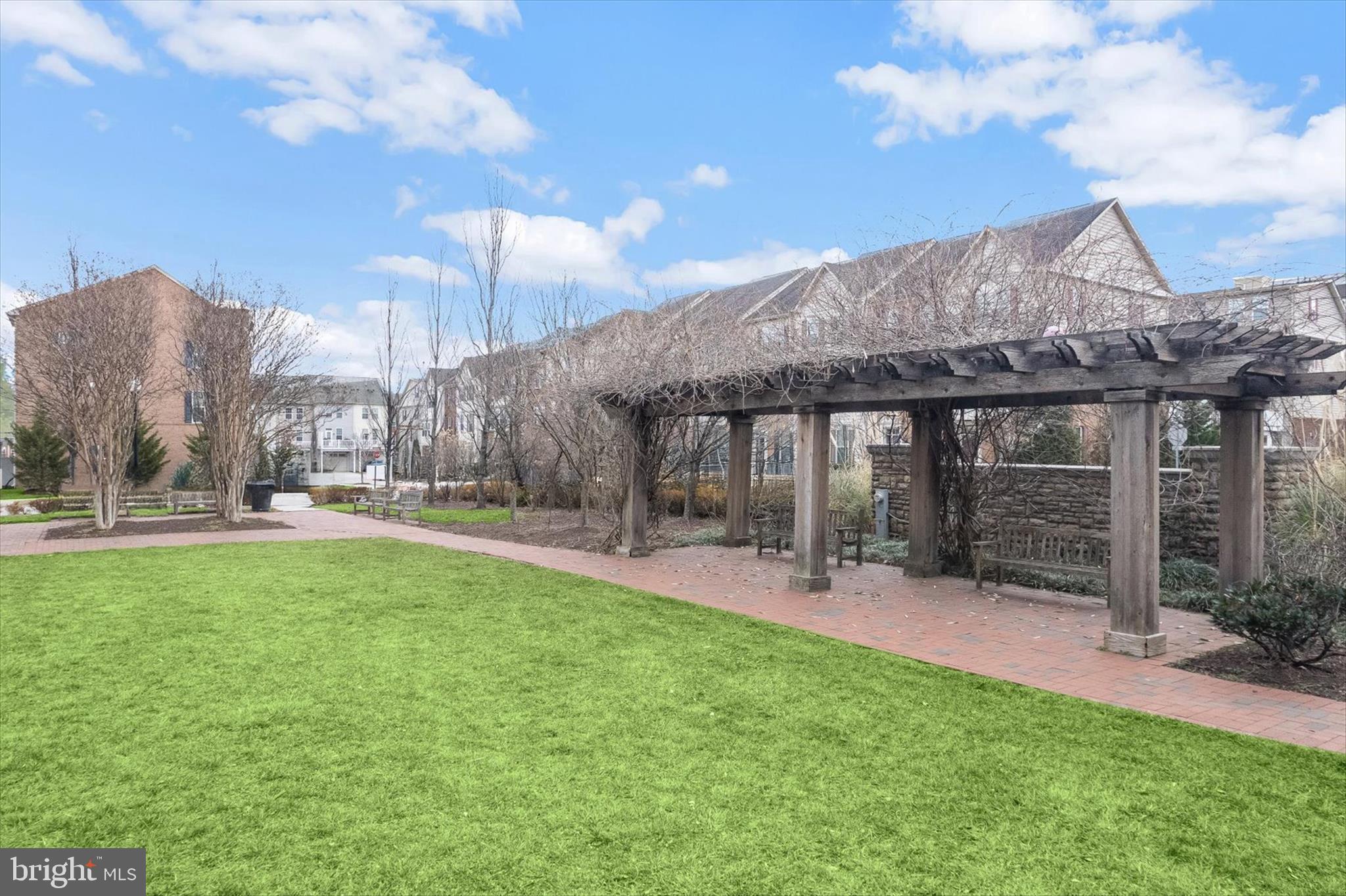 HOWARD SQUARE - Residential