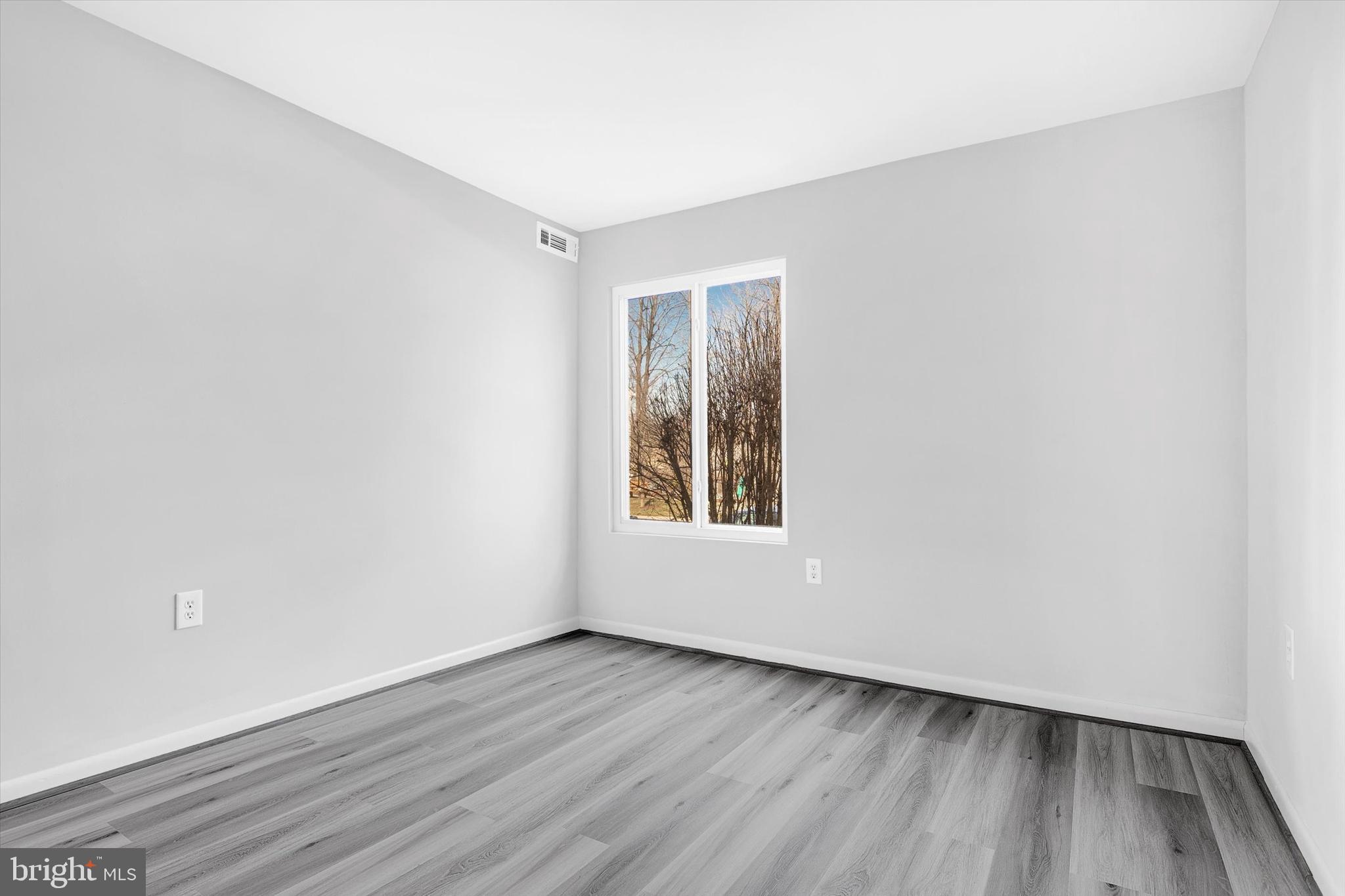 BURKE CENTRE STATION COMMONS - Residential