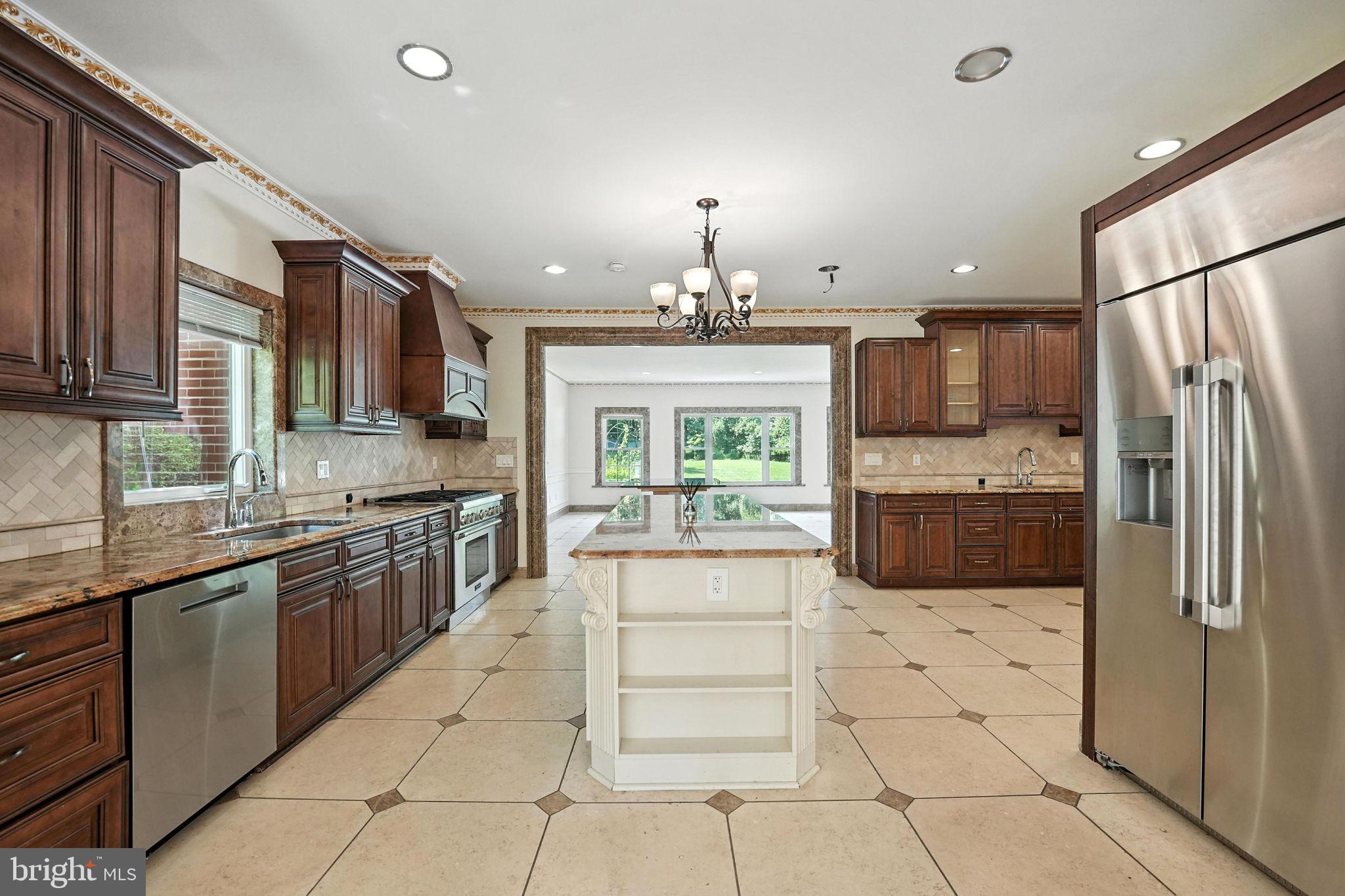 1712 BRIAR RIDGE ROAD