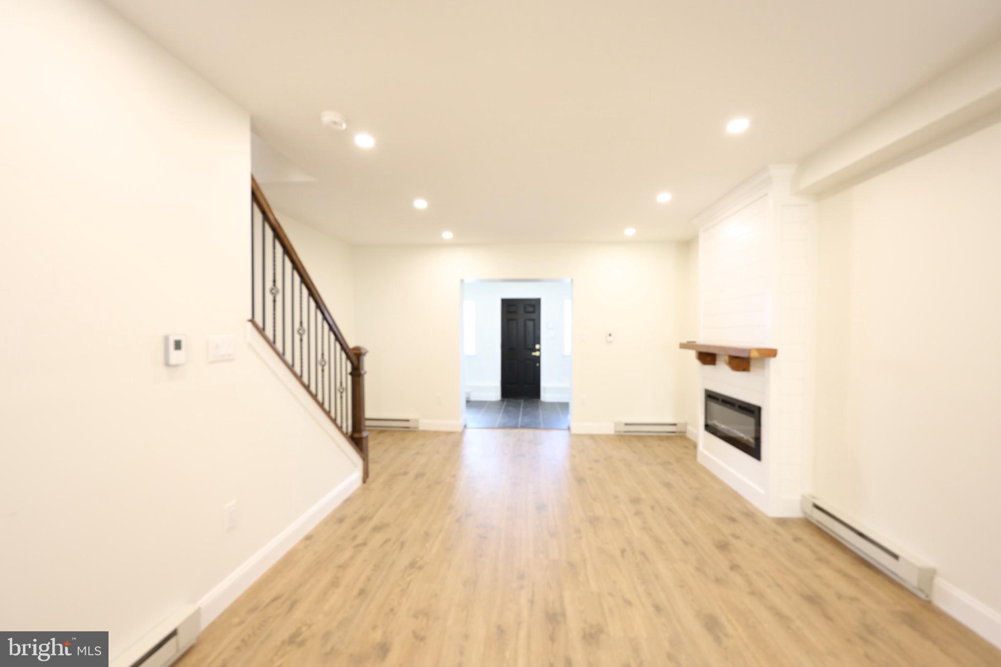 ELMWOOD PARK - Residential