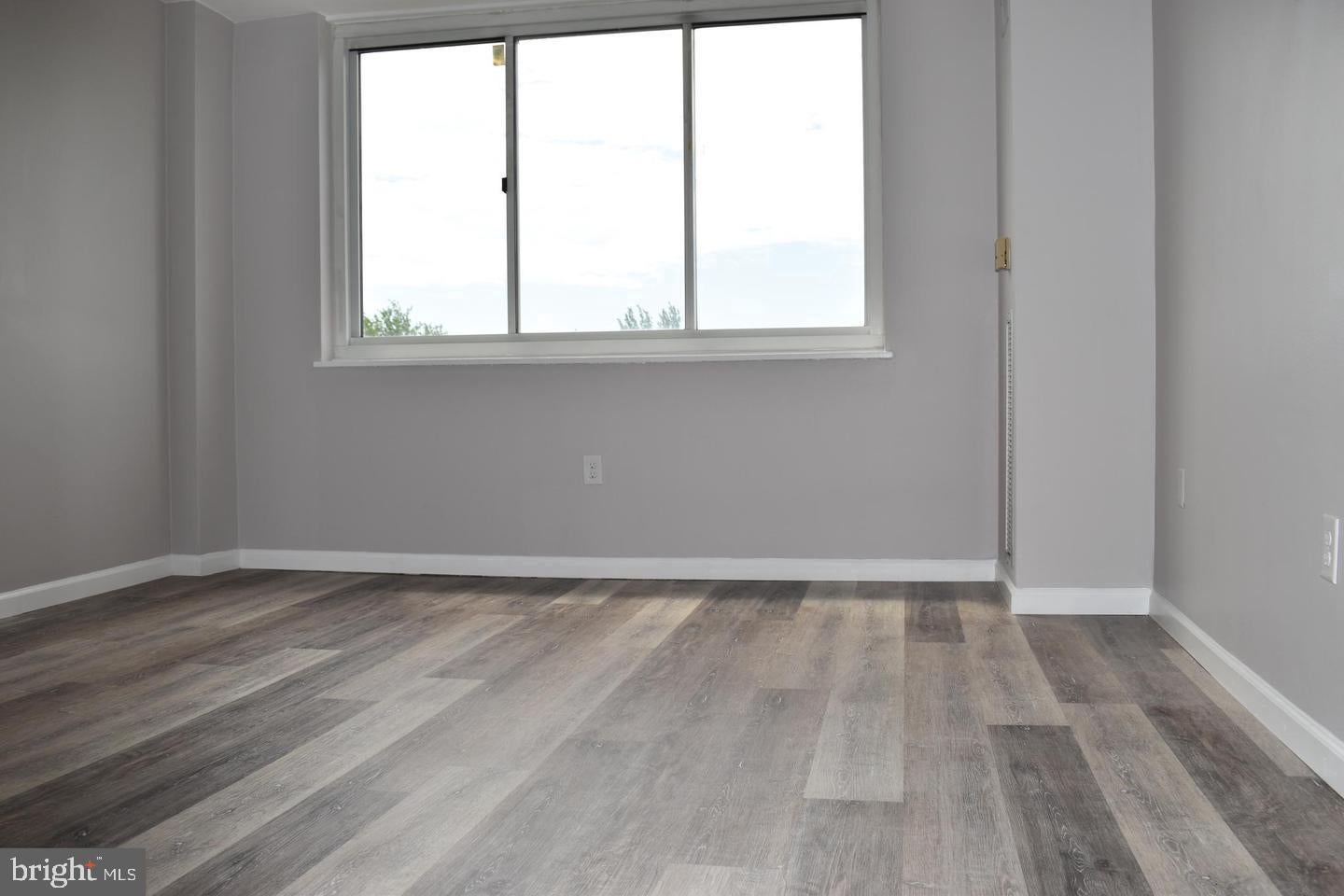 1840 FRONTAGE ROAD 1807 7 W 1807
