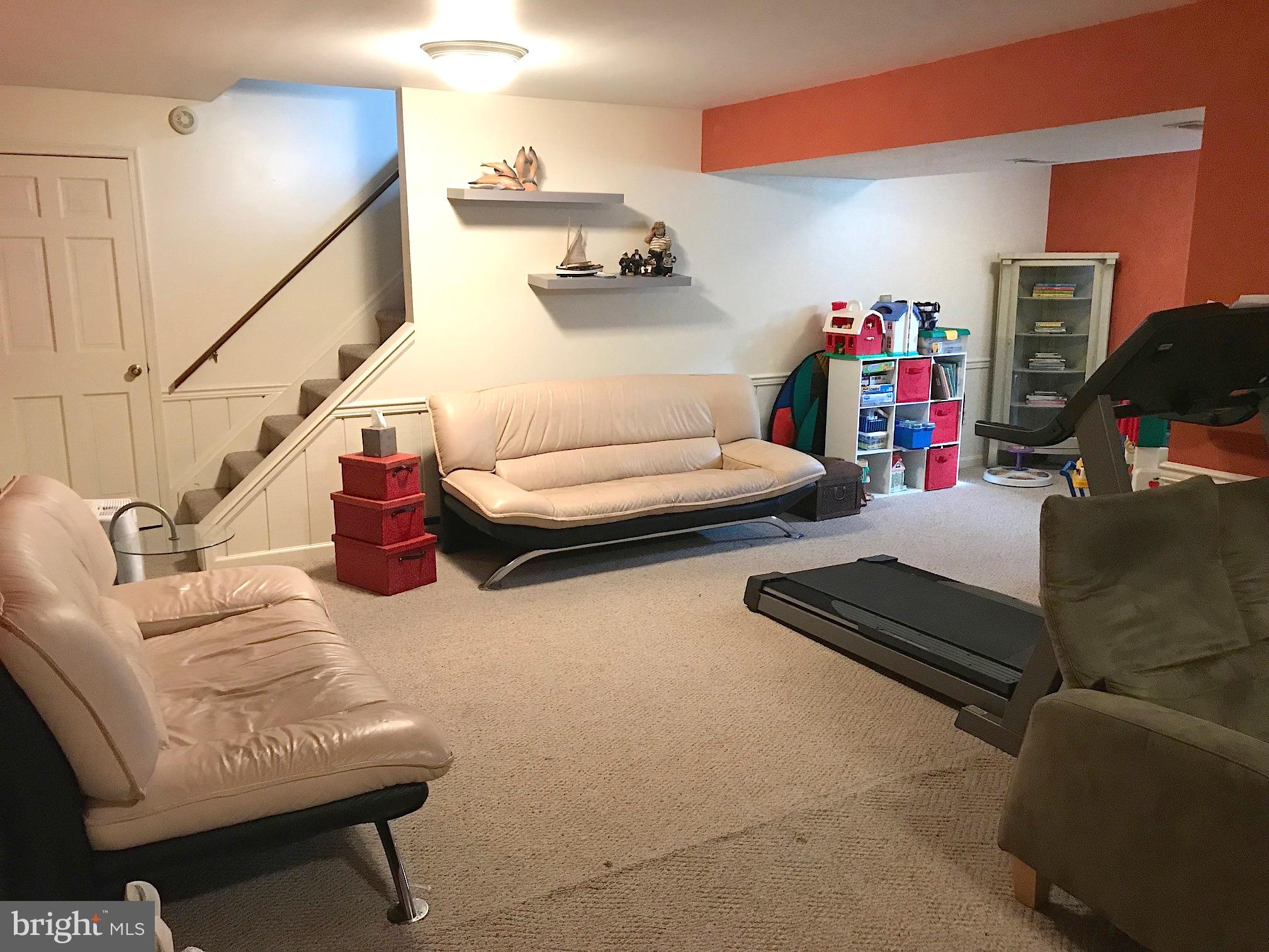 LAUREL HILLS - Residential