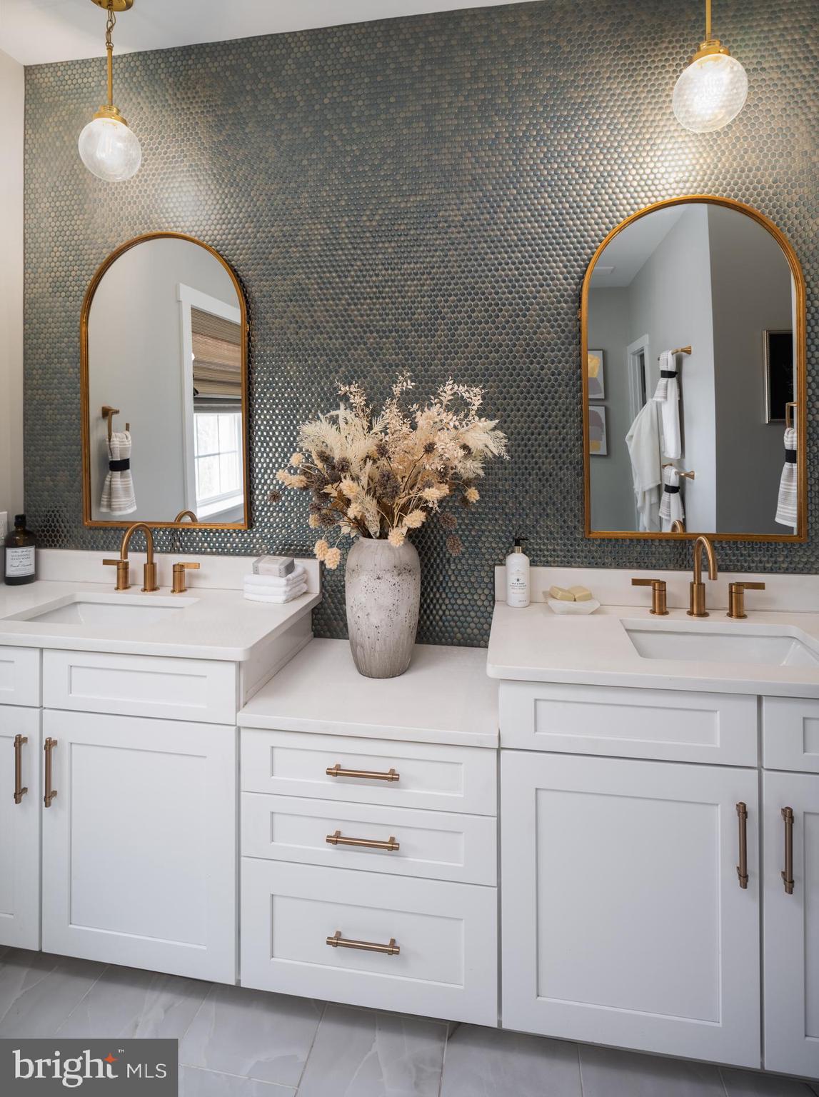 LEXINGTON POINTE - Residential