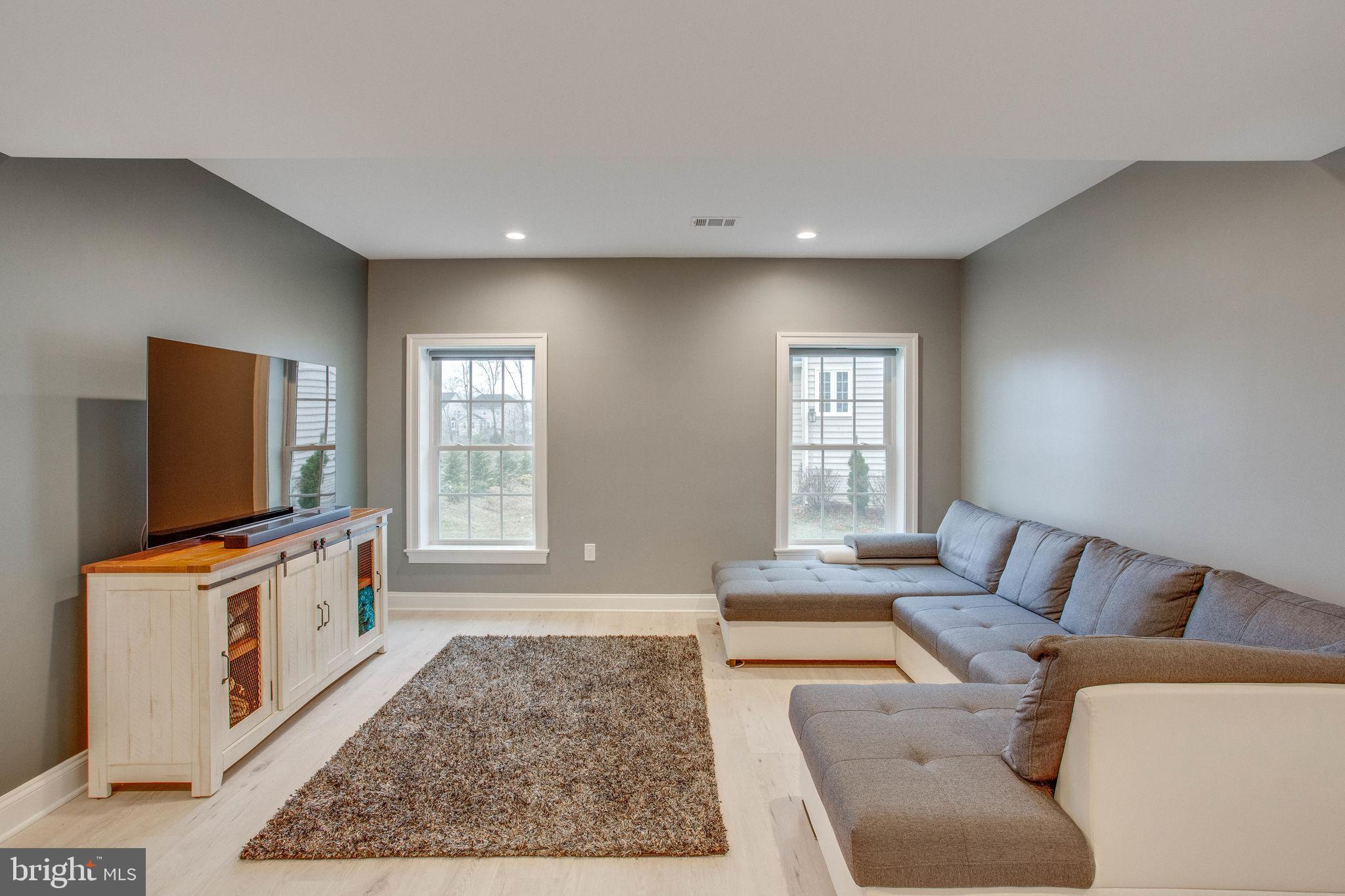 SEVEN HILLS - Residential