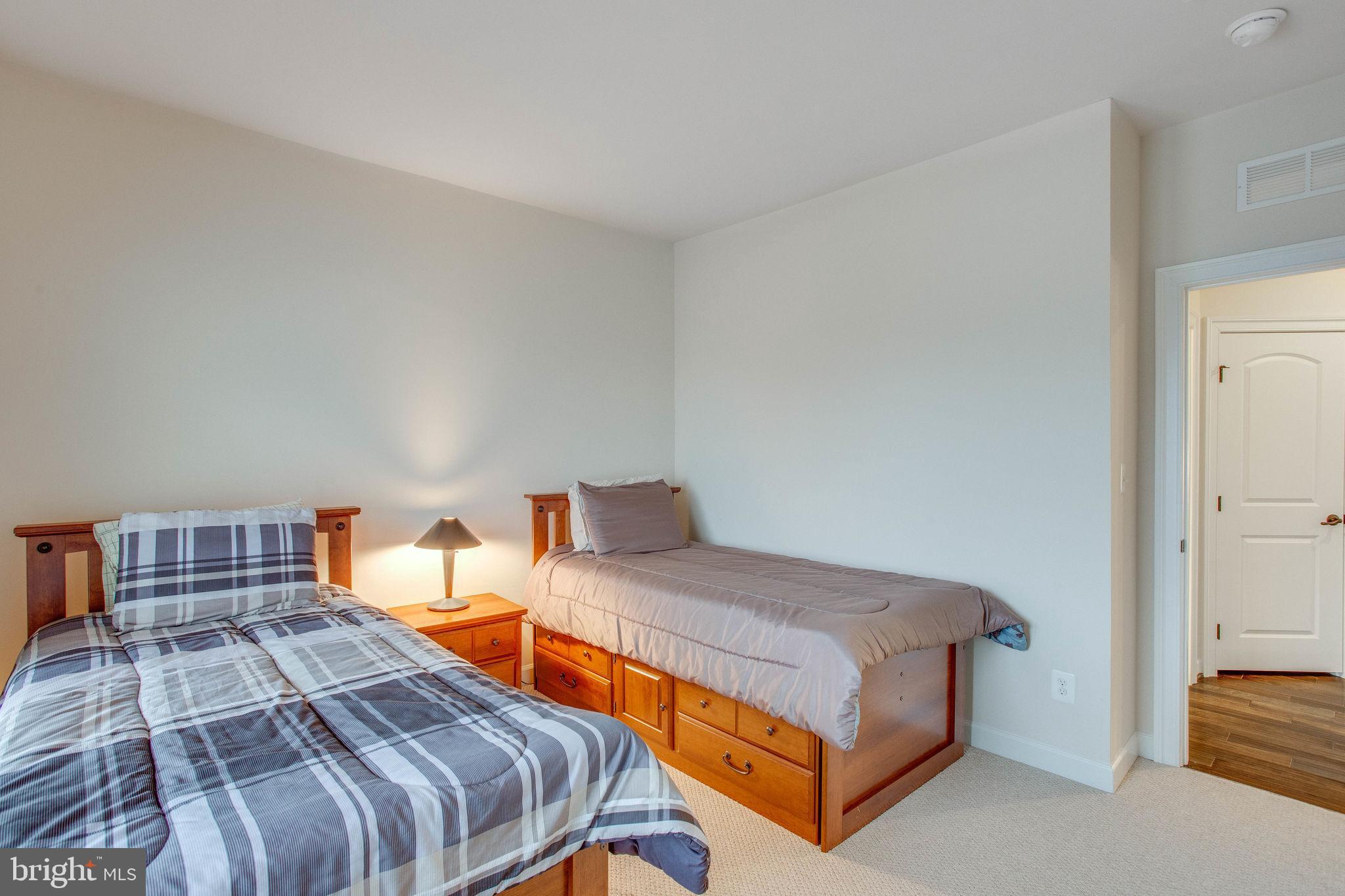 SEVEN HILLS - Residential