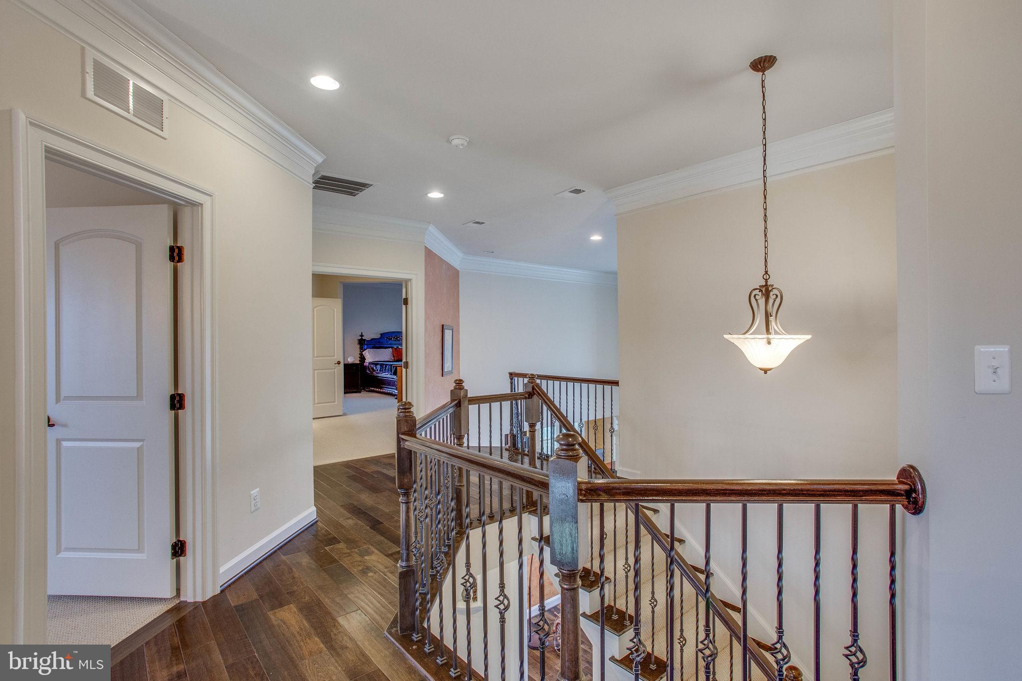 SEVEN HILLS - Residential