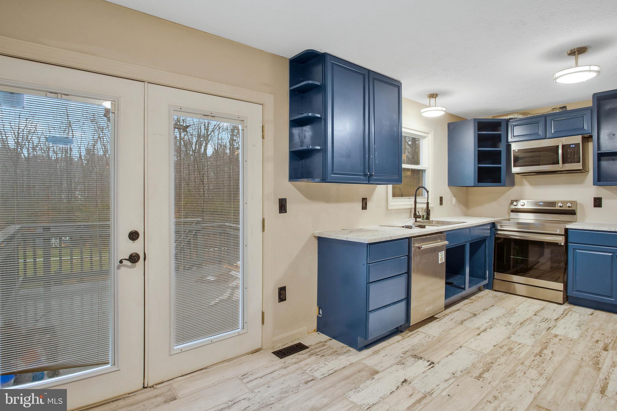 BEVERLY ESTATES - Residential