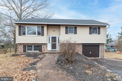 Photo of 1282 Pine Street, POTTSTOWN, PA 19464 (MLS # PAMC2164514)