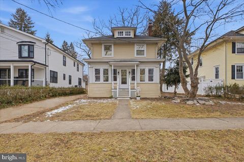 Photo of 771 Lake Drive, LAWRENCE TOWNSHIP, NJ 08648 (MLS # NJME2071476)