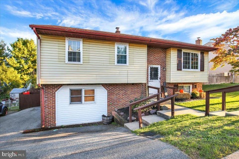Multifamily For Sale - 104 Pear Street<br/> MOHNTON, PA 19540