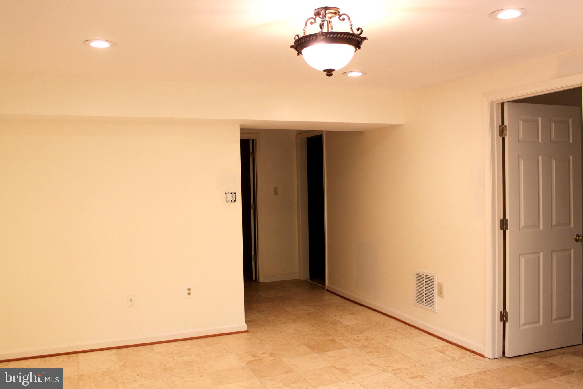 RESTON - Residential Lease