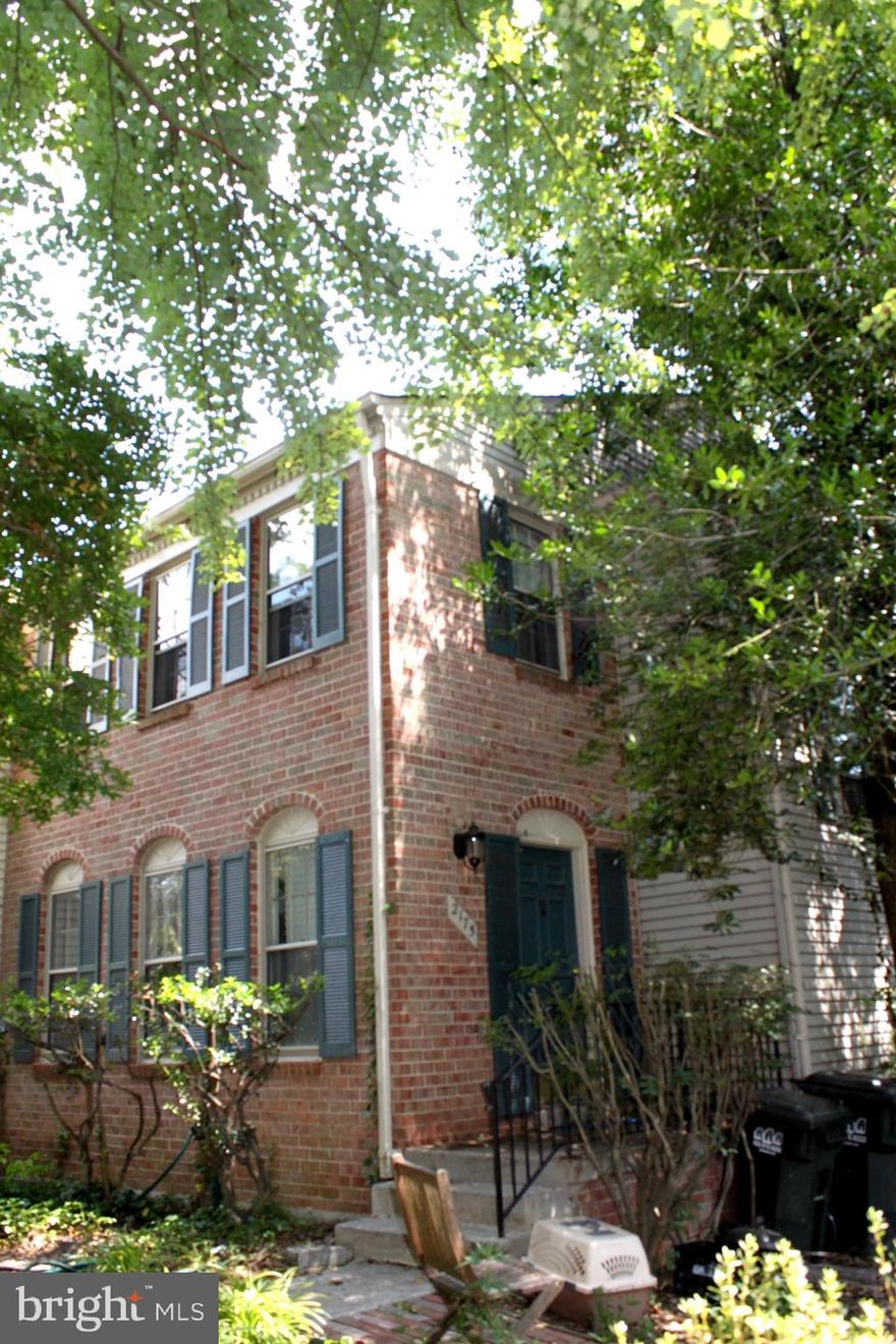 Great end unit townhome in the heart of Reston. There are 4 bedrooms and 3.5 baths! Hardwood floors, updated  gorgeous kitchen with high level 5  granite countertops, modern maple cabinets and brand new  ceramic tile floor and plank floor in eating area. Also freshly painted!  Updated bathrooms and new recessed lighting in living area.  This gorgeous townhome is in  a great location in Reston.  The basement Lower level has  beautiful travertine tile floors, 4th bedroom, full bath and fireplace.  Also extra refrigerator and microwave with washer and dryer. Backs to trees for privacy, two parking spaces for parking. Pets case by case are allowed contact agent for more information.
Minimum credit score 650,  debt ratio less 33% percent of income, credit and background check required.