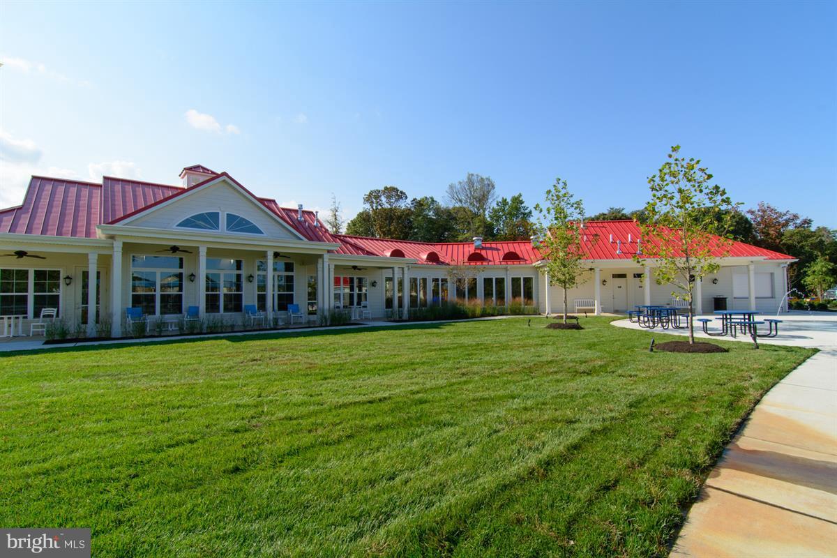CREEKSIDE VILLAGE - Residential