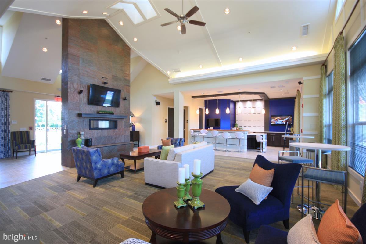 CREEKSIDE VILLAGE - Residential