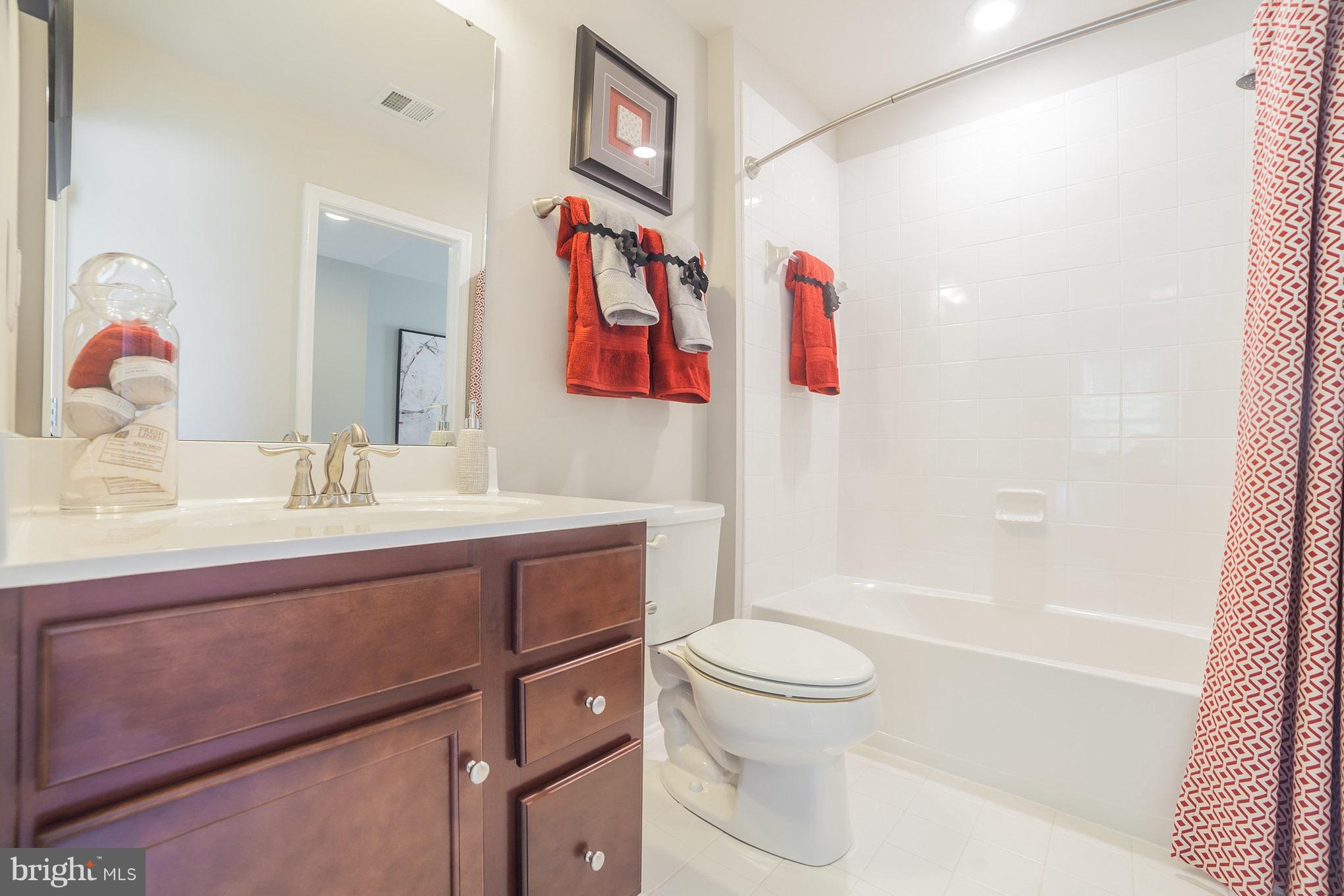 CREEKSIDE VILLAGE - Residential