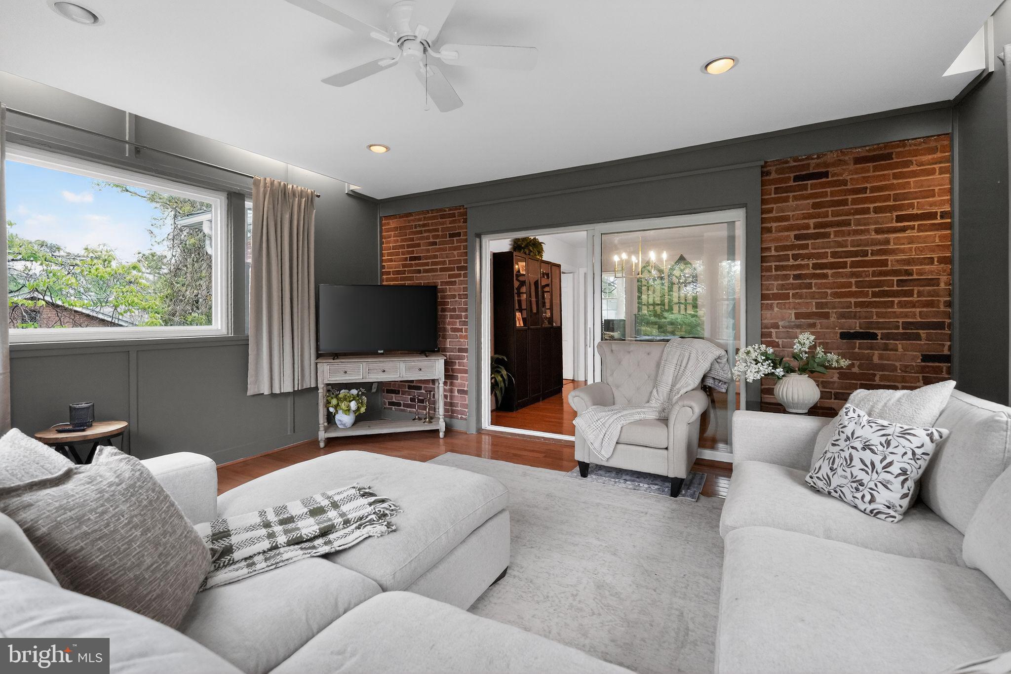 COLUMBIA PINES - Residential