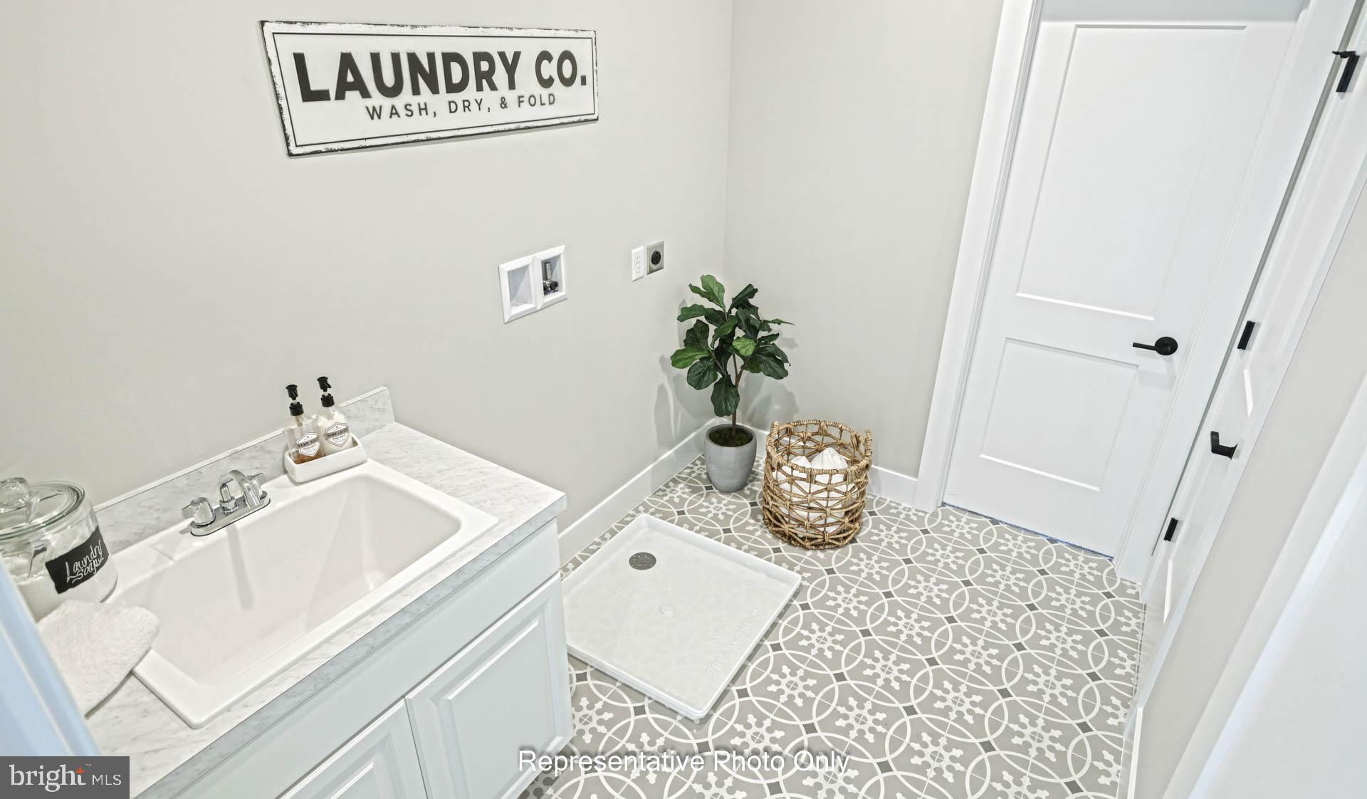 SUMMER LAYNE - Residential