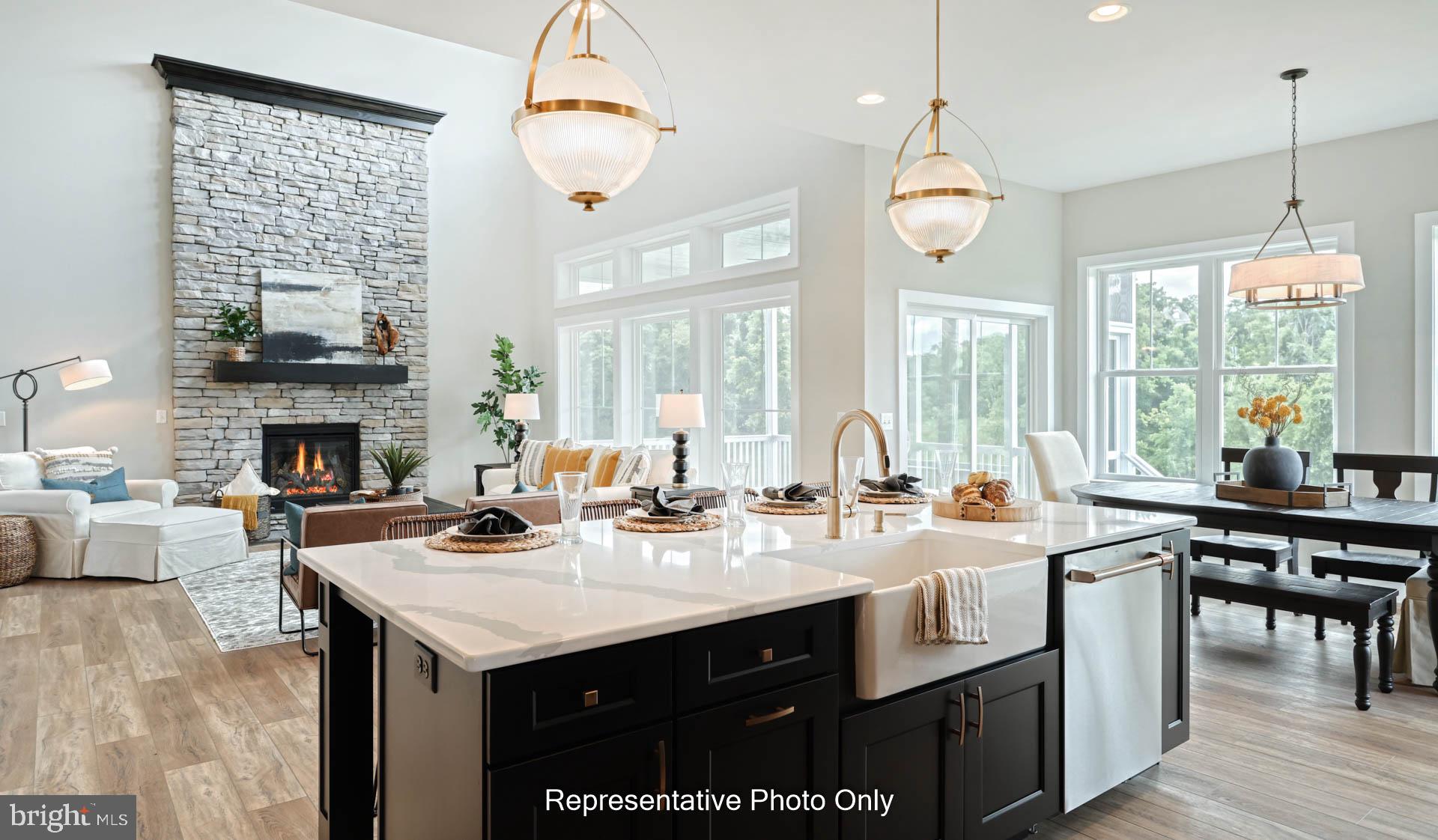 SUMMER LAYNE - Residential