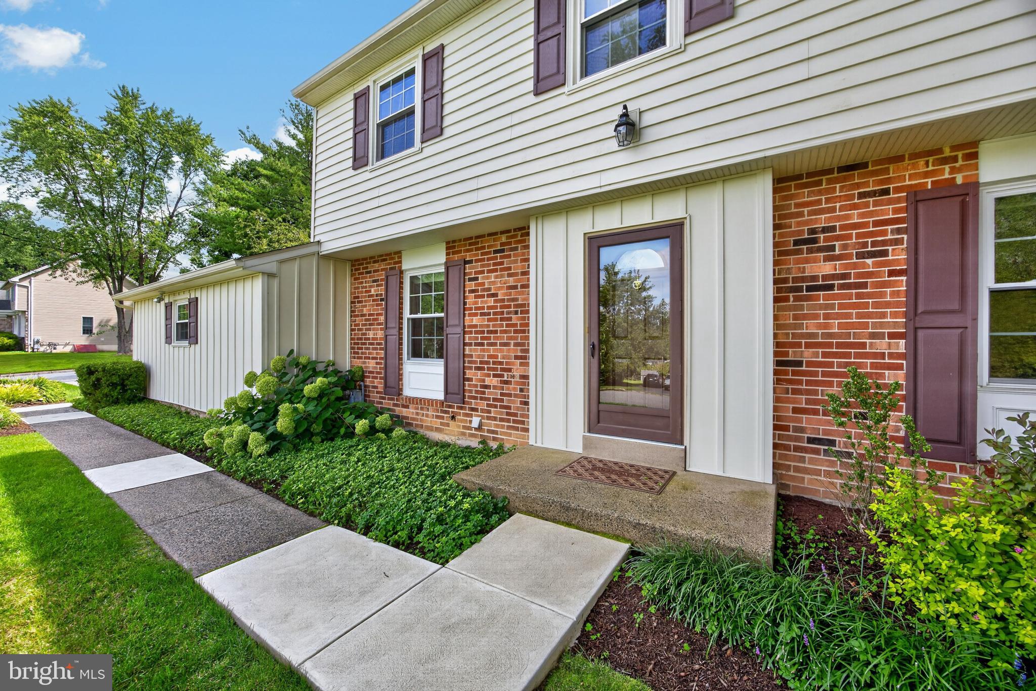 600 BRECKNOCK DRIVE