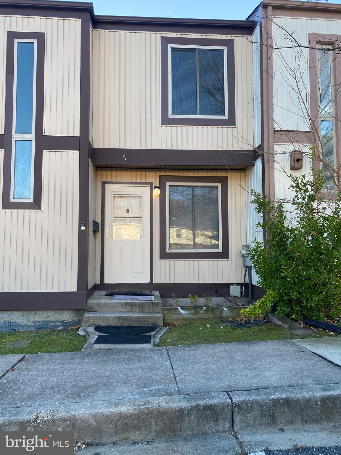 MARINE OAKS VILLAGE - Residential Lease