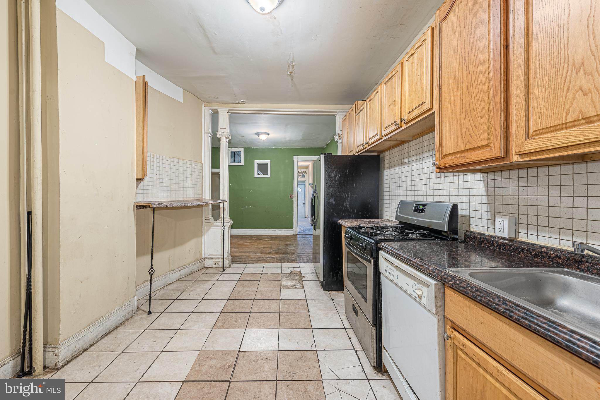 BROADWAY EAST - Residential