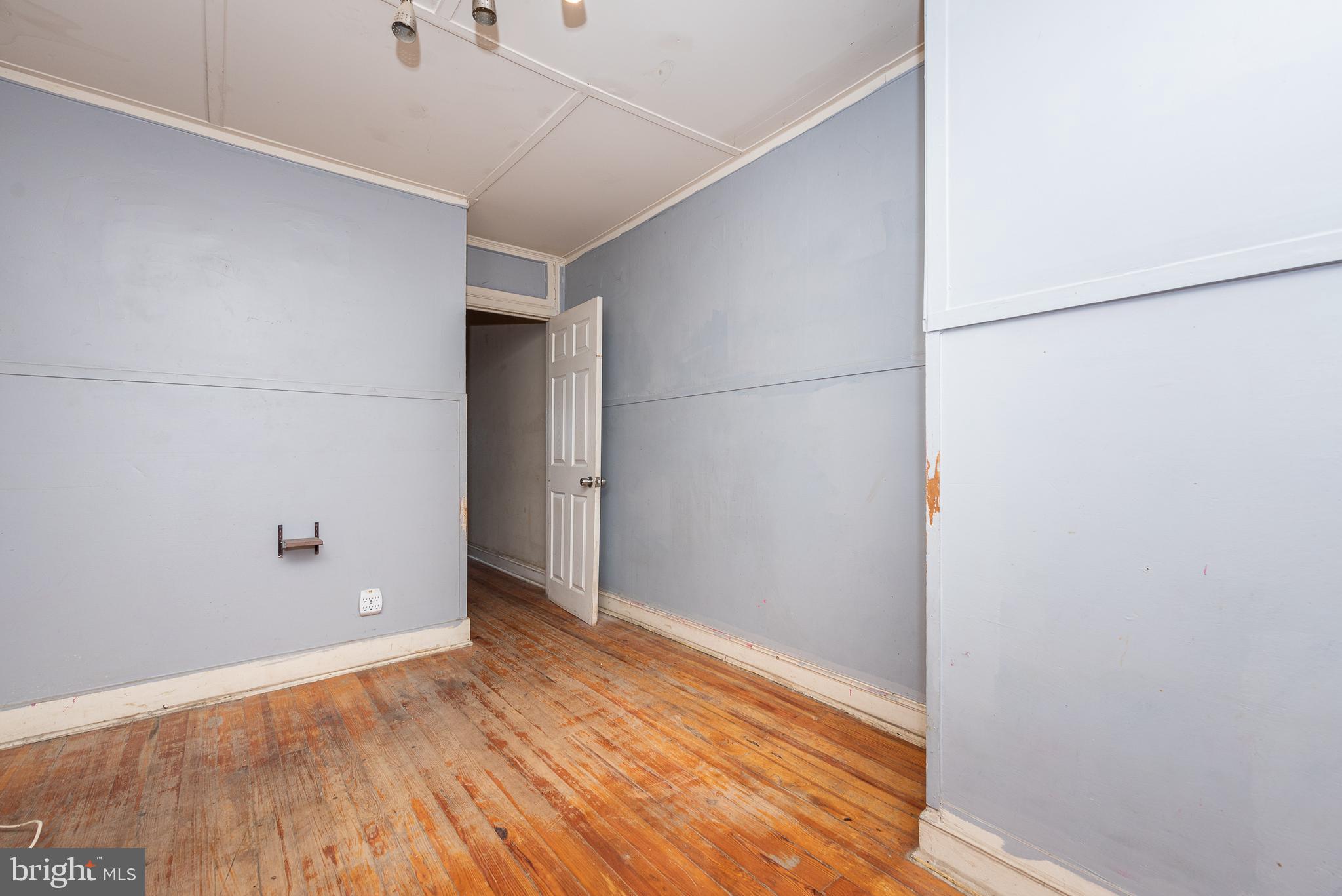 BROADWAY EAST - Residential