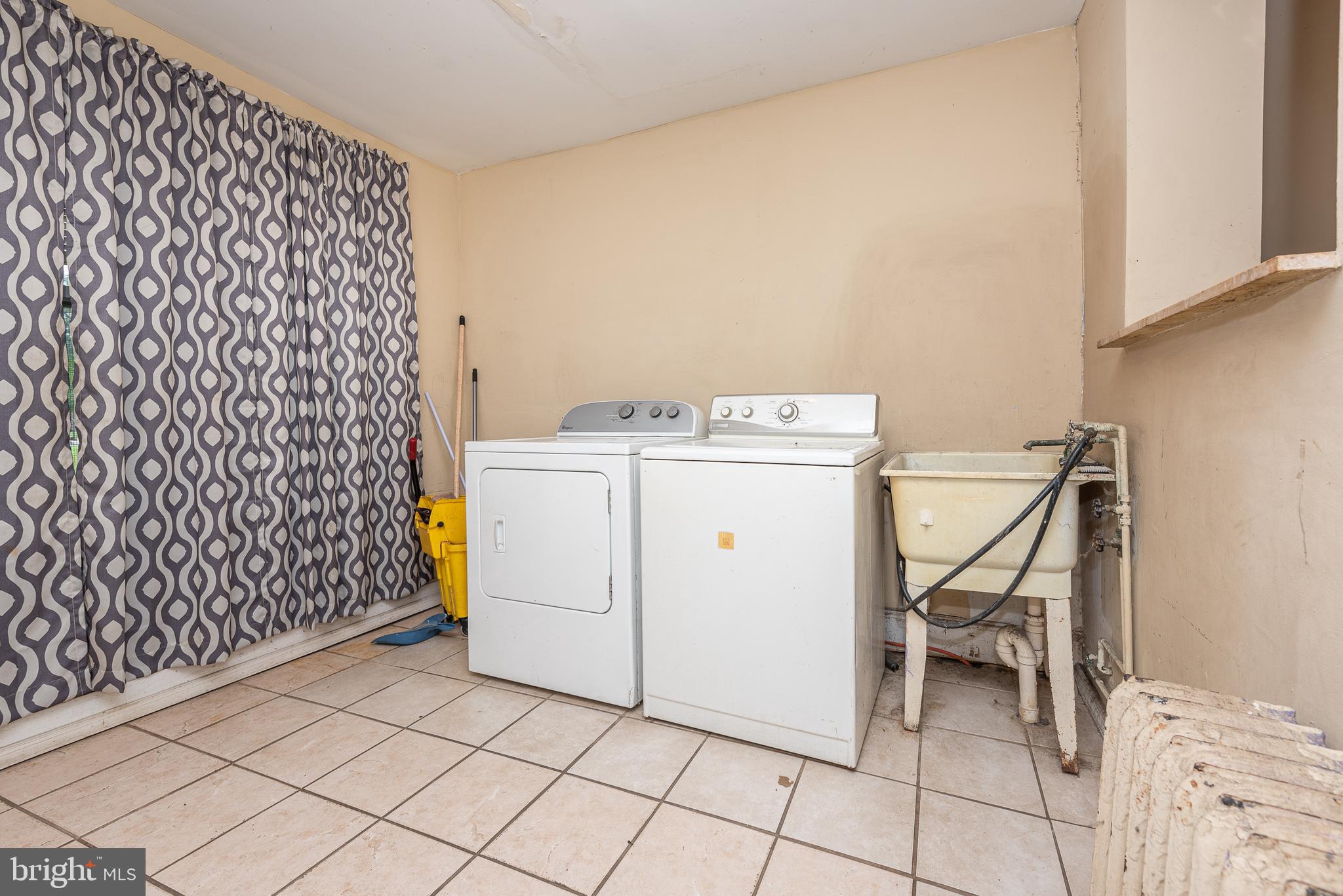 BROADWAY EAST - Residential