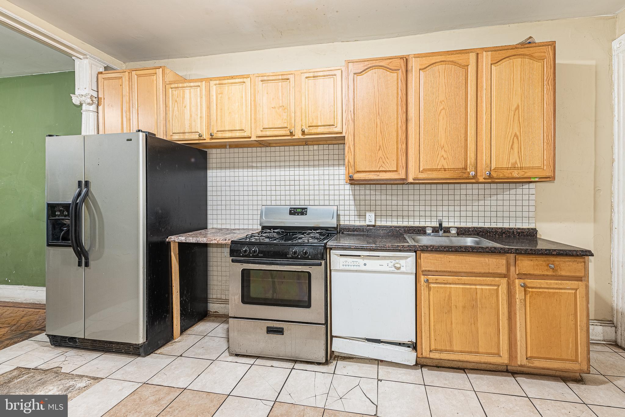 BROADWAY EAST - Residential