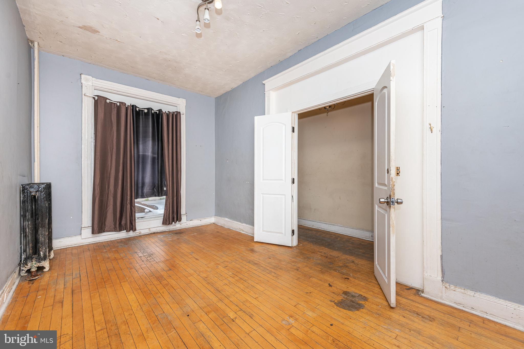 BROADWAY EAST - Residential