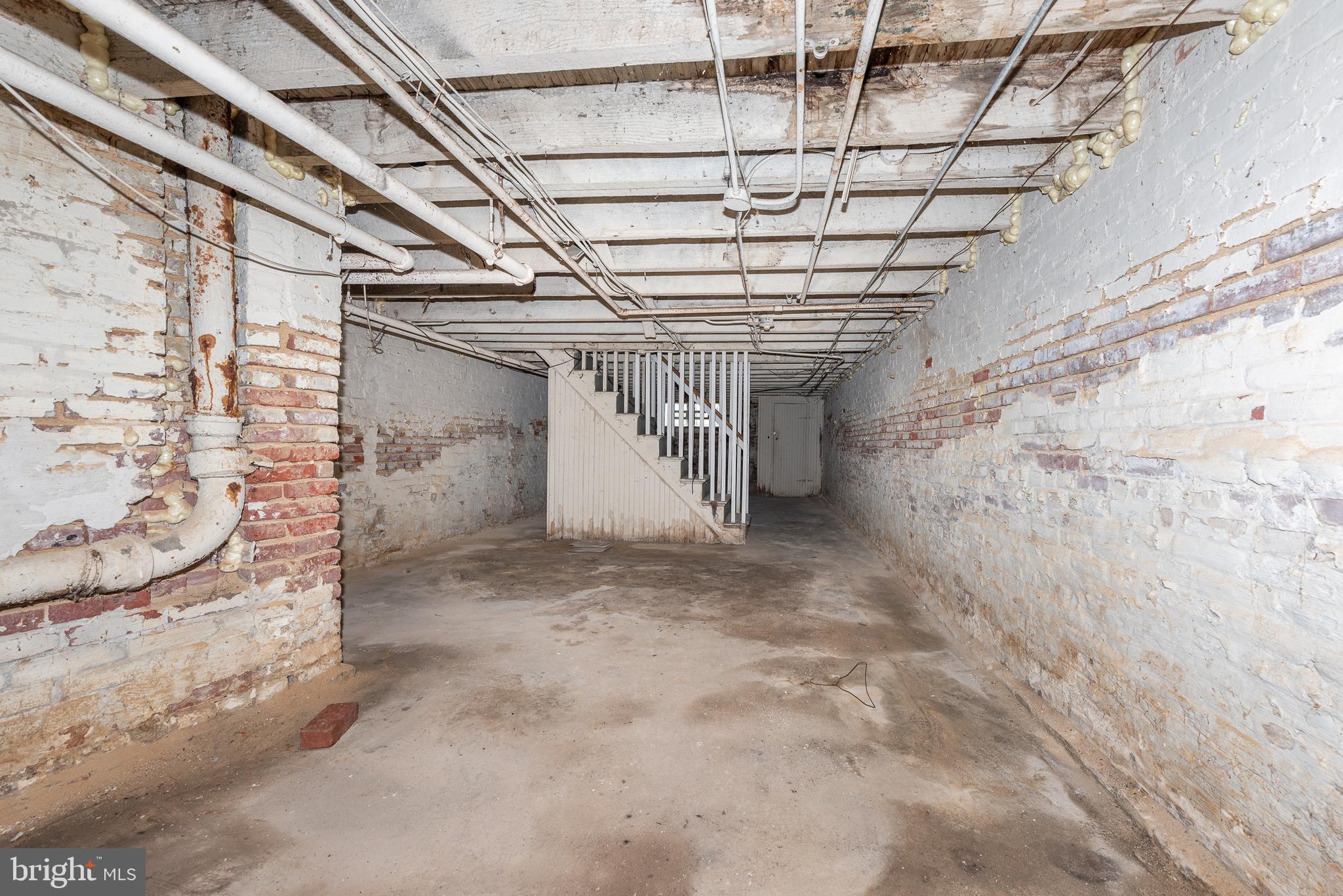 BROADWAY EAST - Residential