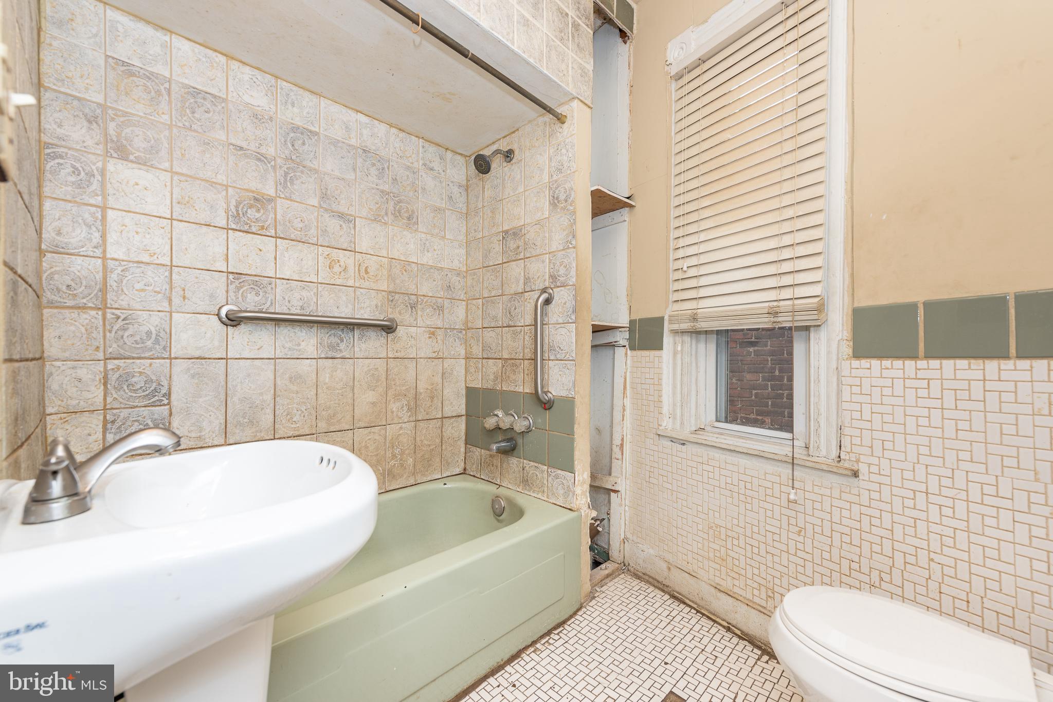 BROADWAY EAST - Residential