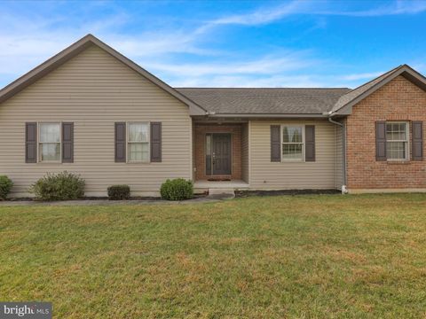 26 VILLAGE DRIVE FREDERICKSBURG PA 17026