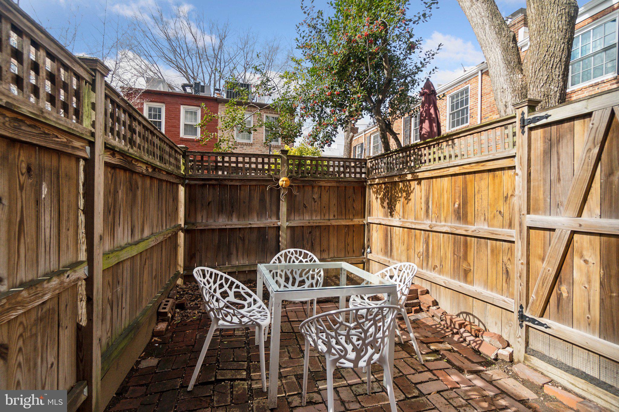 19 SNOWS COURT NW