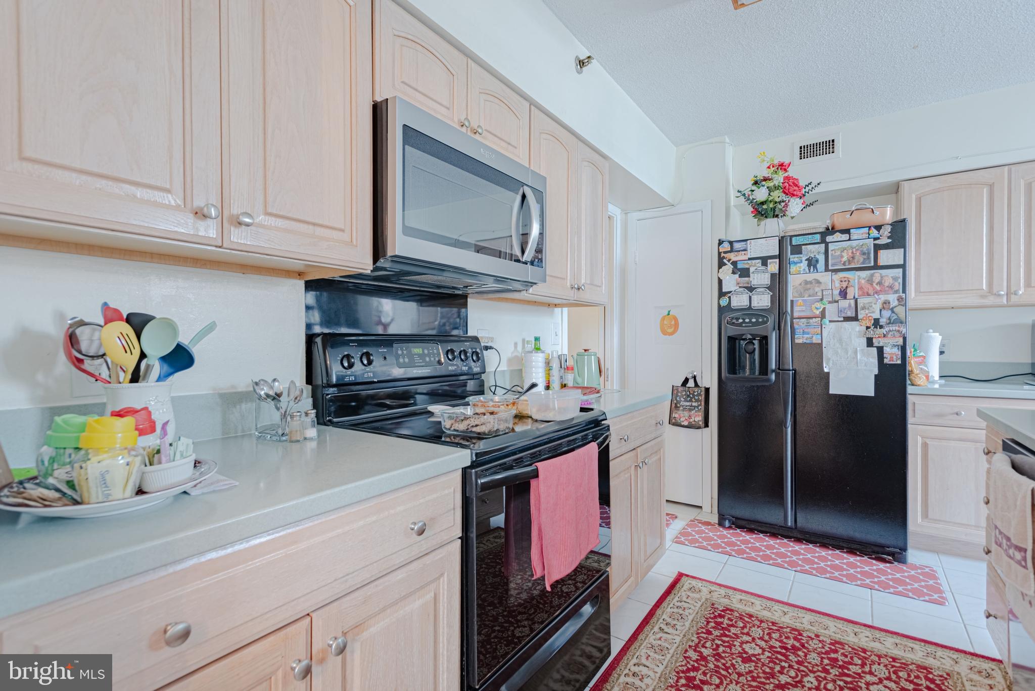 SKYLINE SQUARE CONDO - Residential Lease