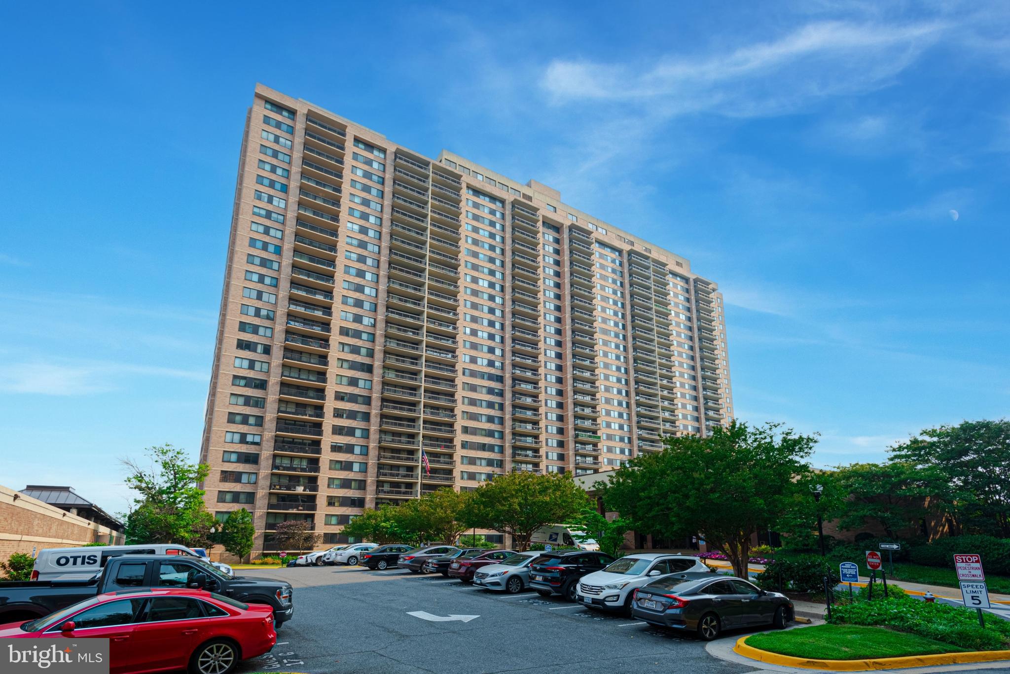 SKYLINE SQUARE CONDO - Residential Lease