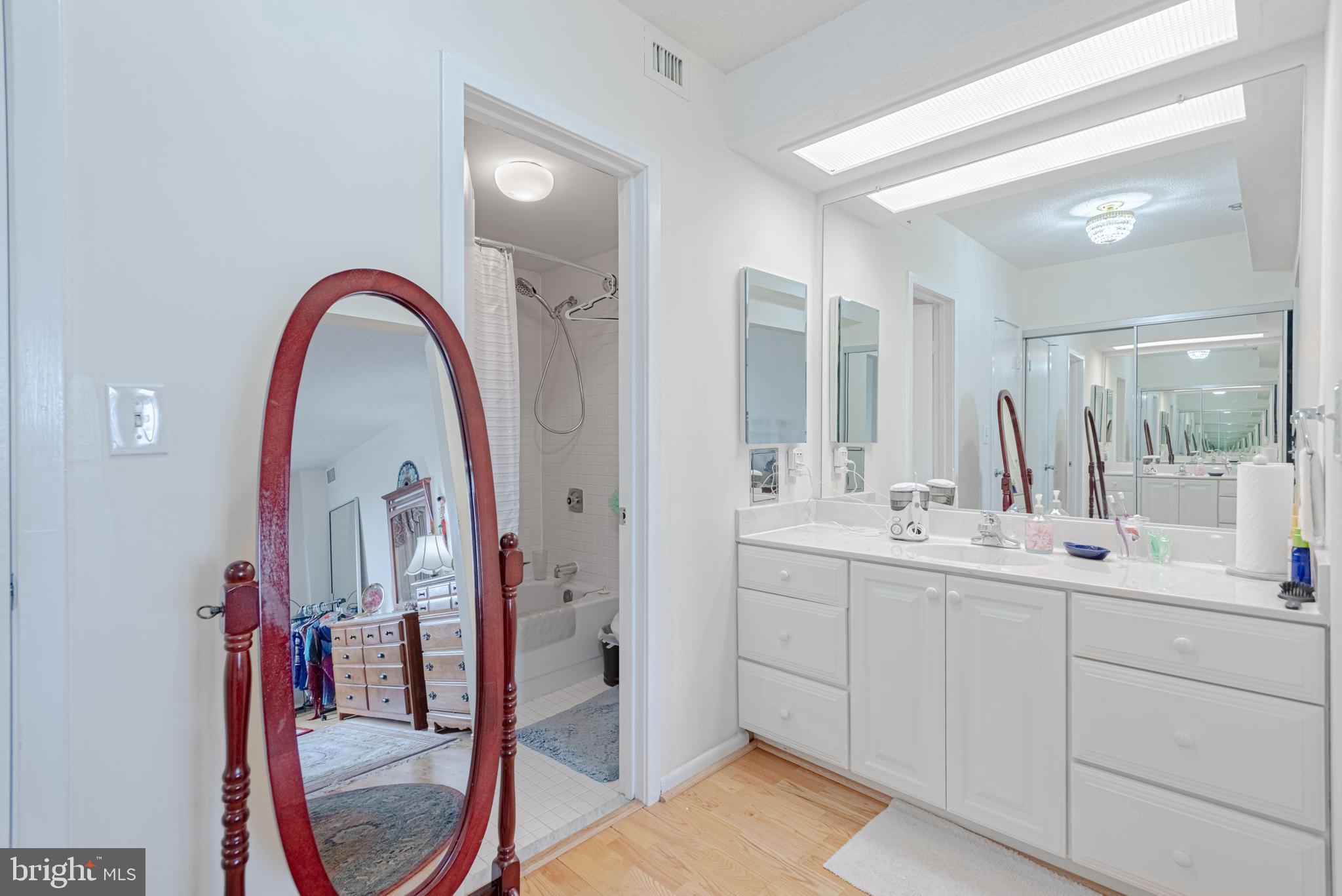 SKYLINE SQUARE CONDO - Residential Lease