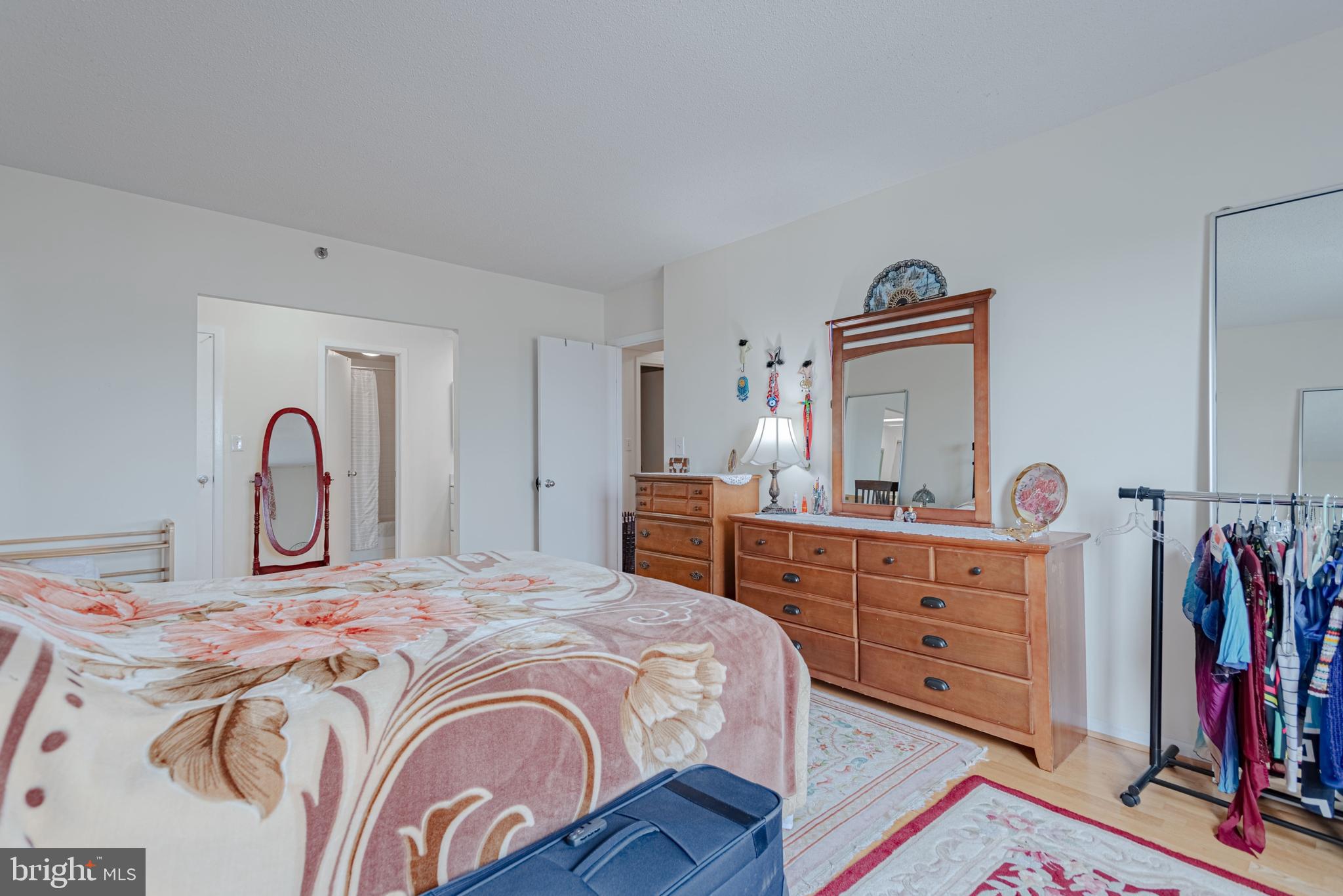 SKYLINE SQUARE CONDO - Residential Lease