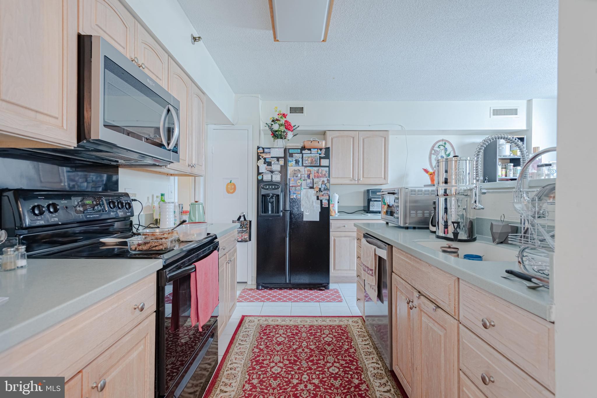 SKYLINE SQUARE CONDO - Residential Lease