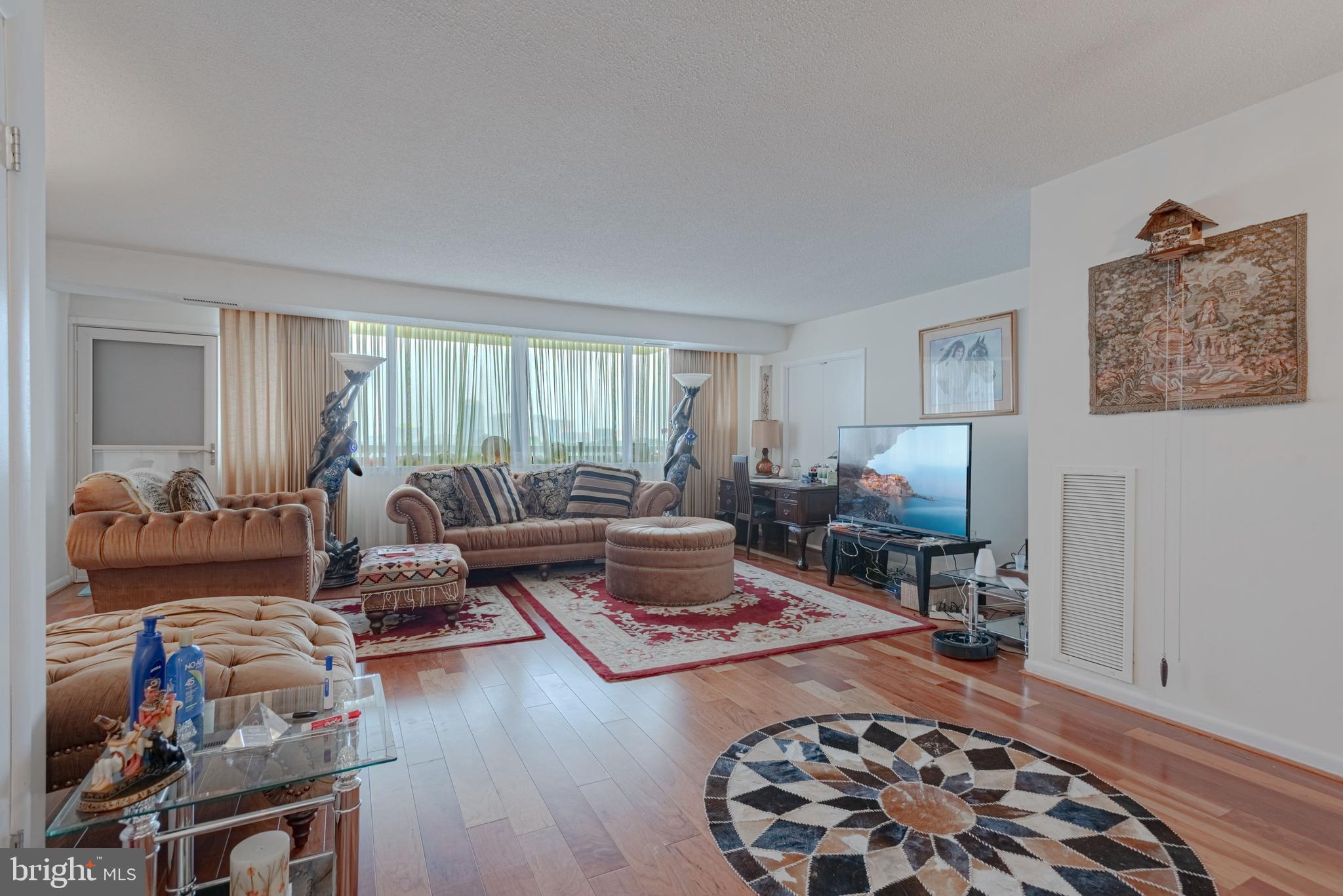 SKYLINE SQUARE CONDO - Residential Lease