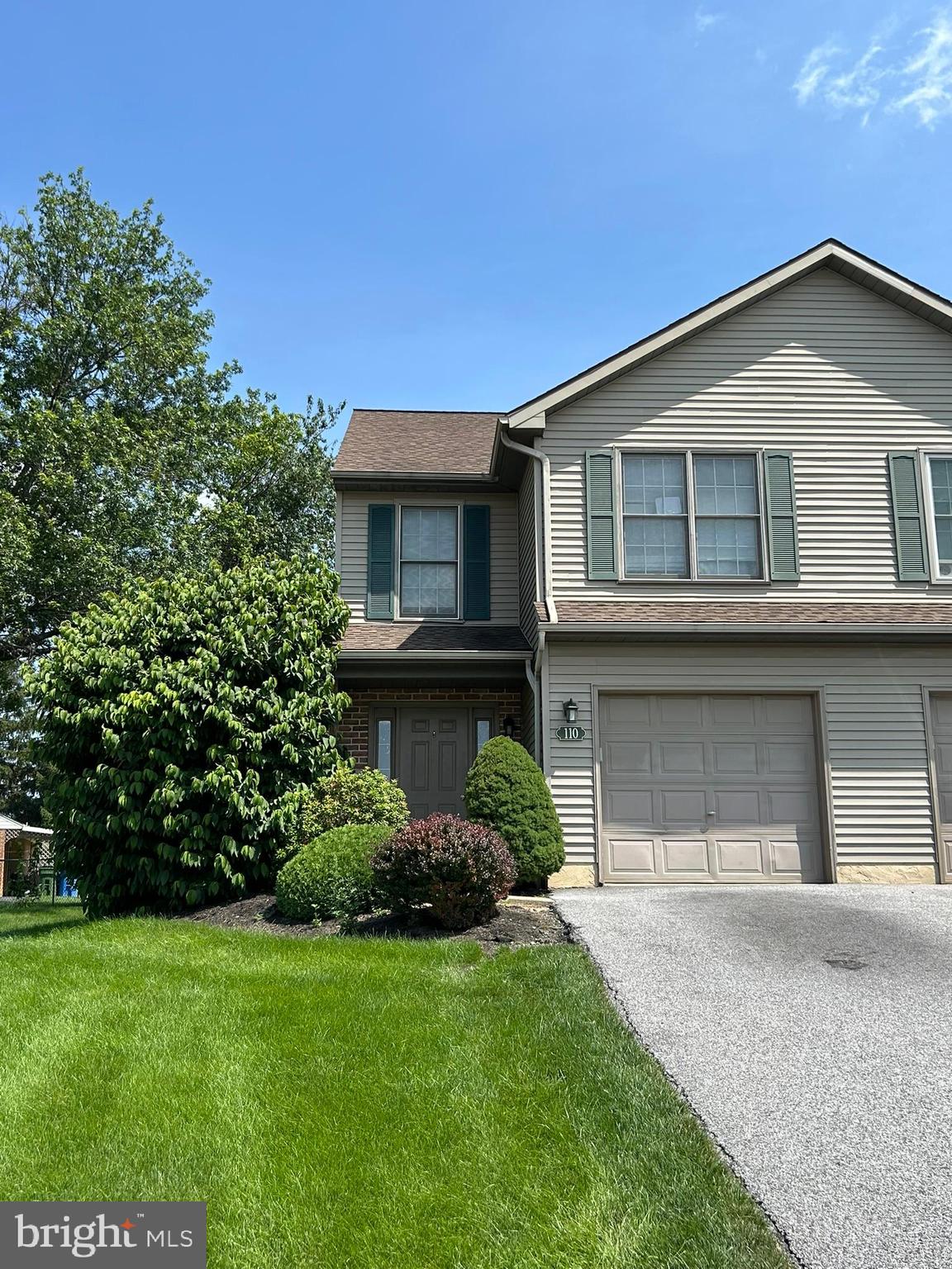 Come take a look at this wonderful 3 Bedroom 2 1/2 Bath end unit in Oak Village Condominium Association. Featuring a Large Master bedroom with vaulted ceilings, walk in closet and attached master bathroom. Fully finished basement for the perfect family room. Laundry room is on 2nd floor conveniently on the same level as the bedrooms. 1 Car garage. Condominium takes care of lawn care and snow removal. Property will only need a few cosmetic upgrades to make it the perfect home!