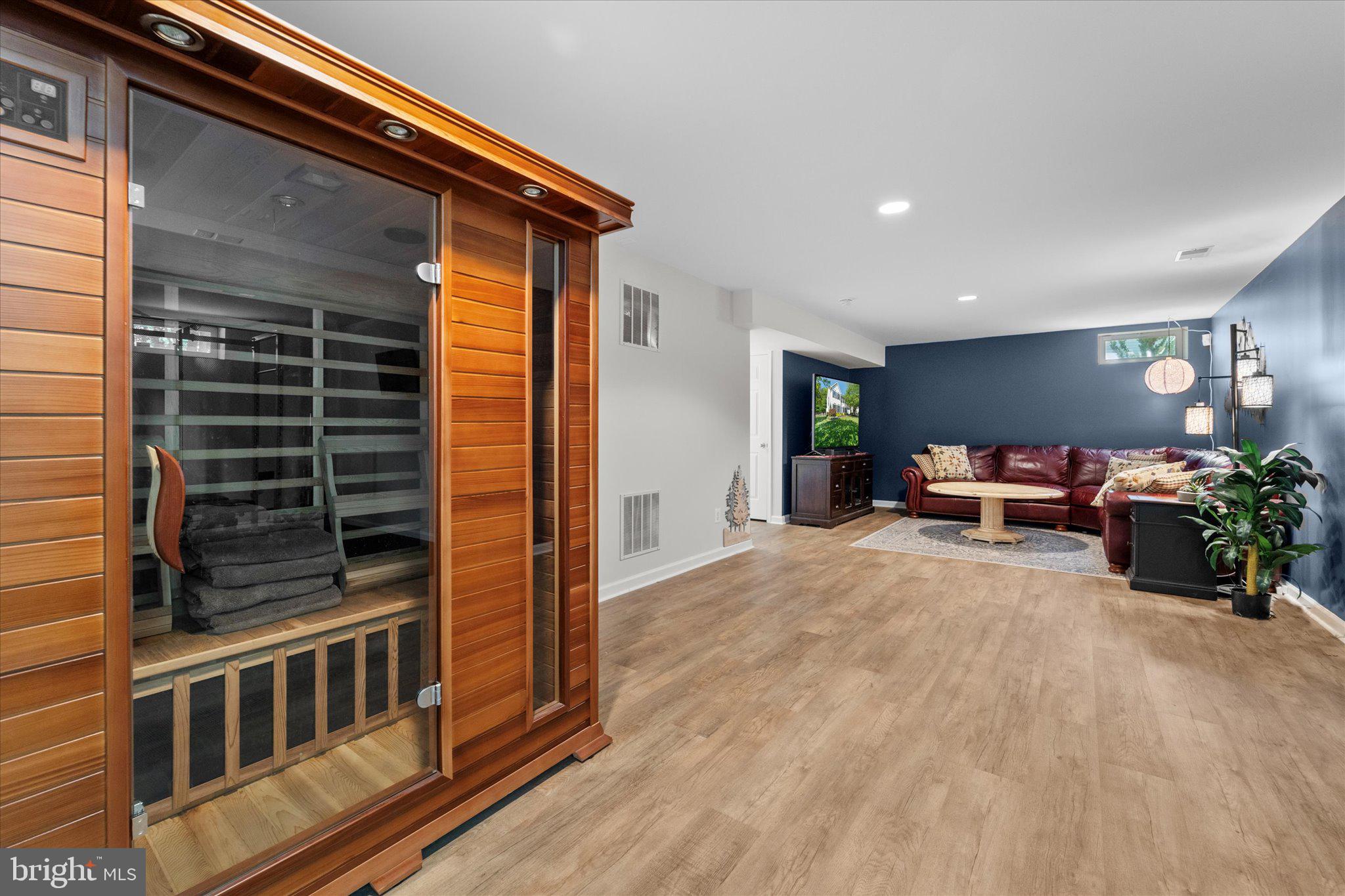 MEADOWBROOK WOODS - Residential