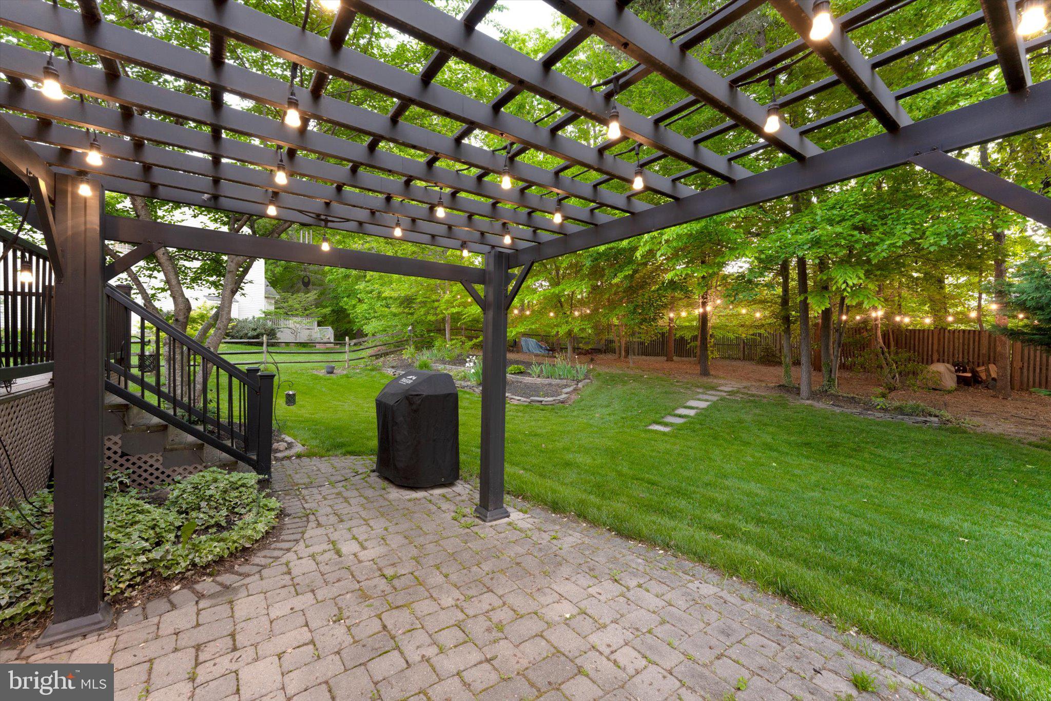 MEADOWBROOK WOODS - Residential