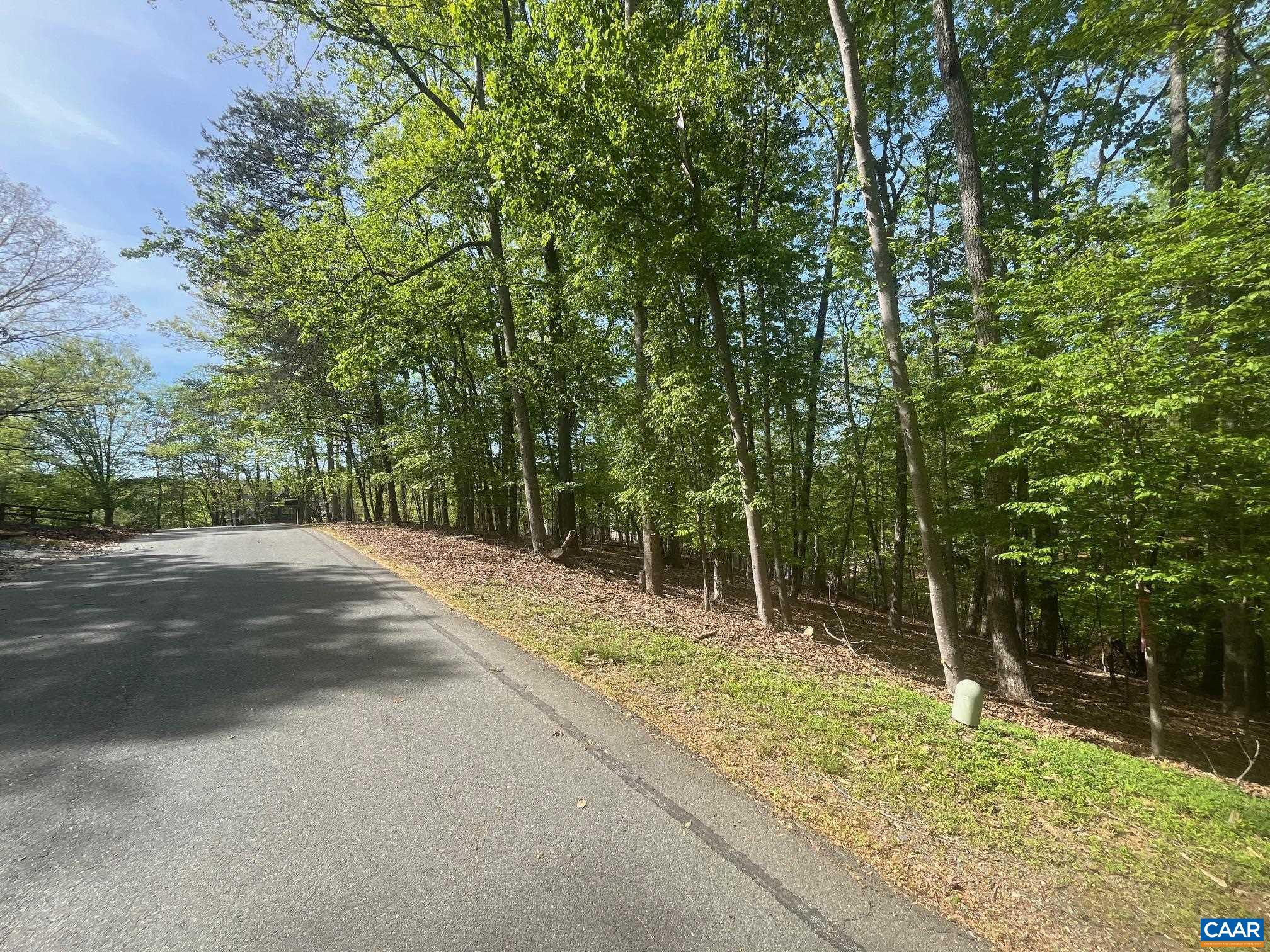 LAKE MONTICELLO - Land