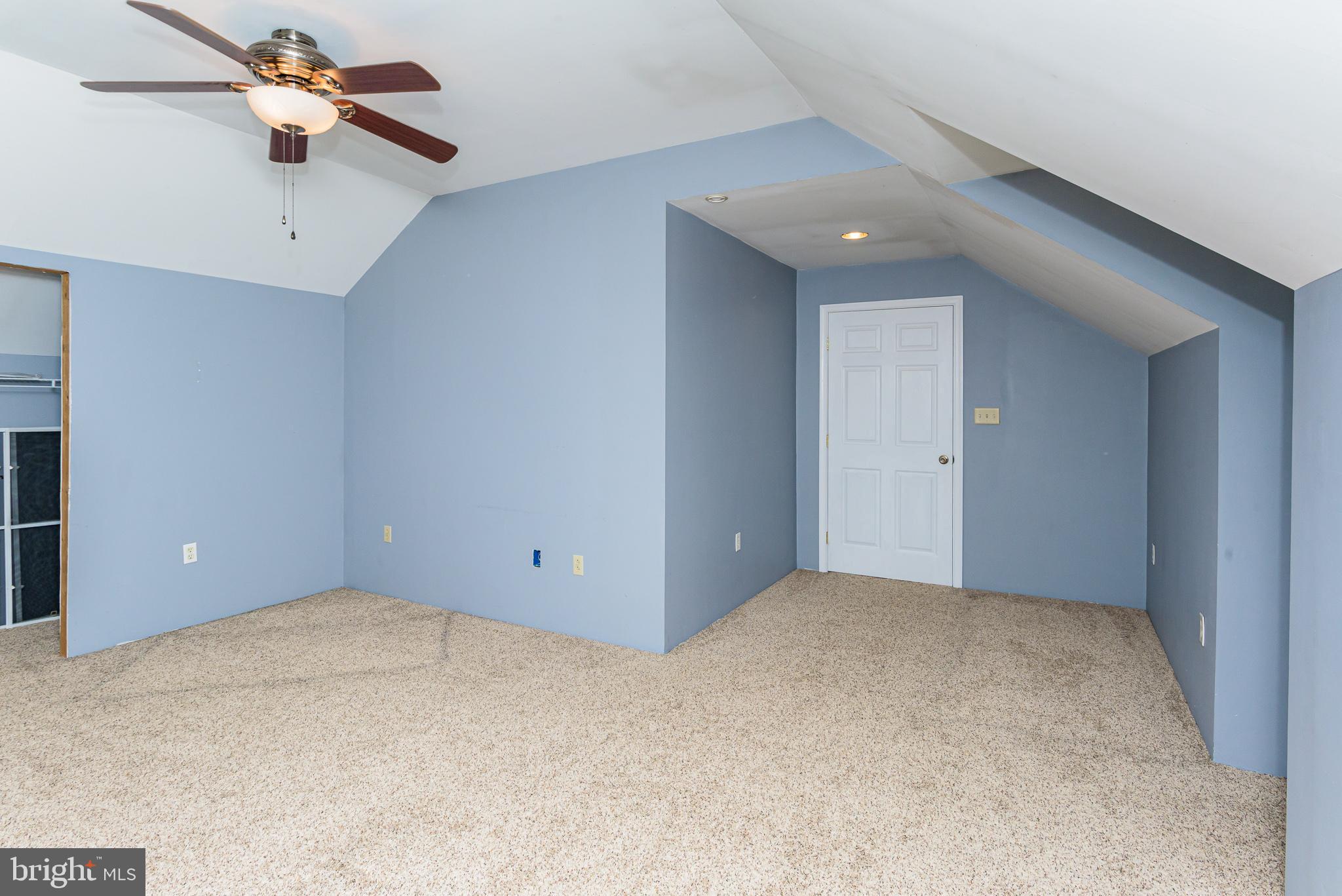 CAPTAIN'S COVE - Residential