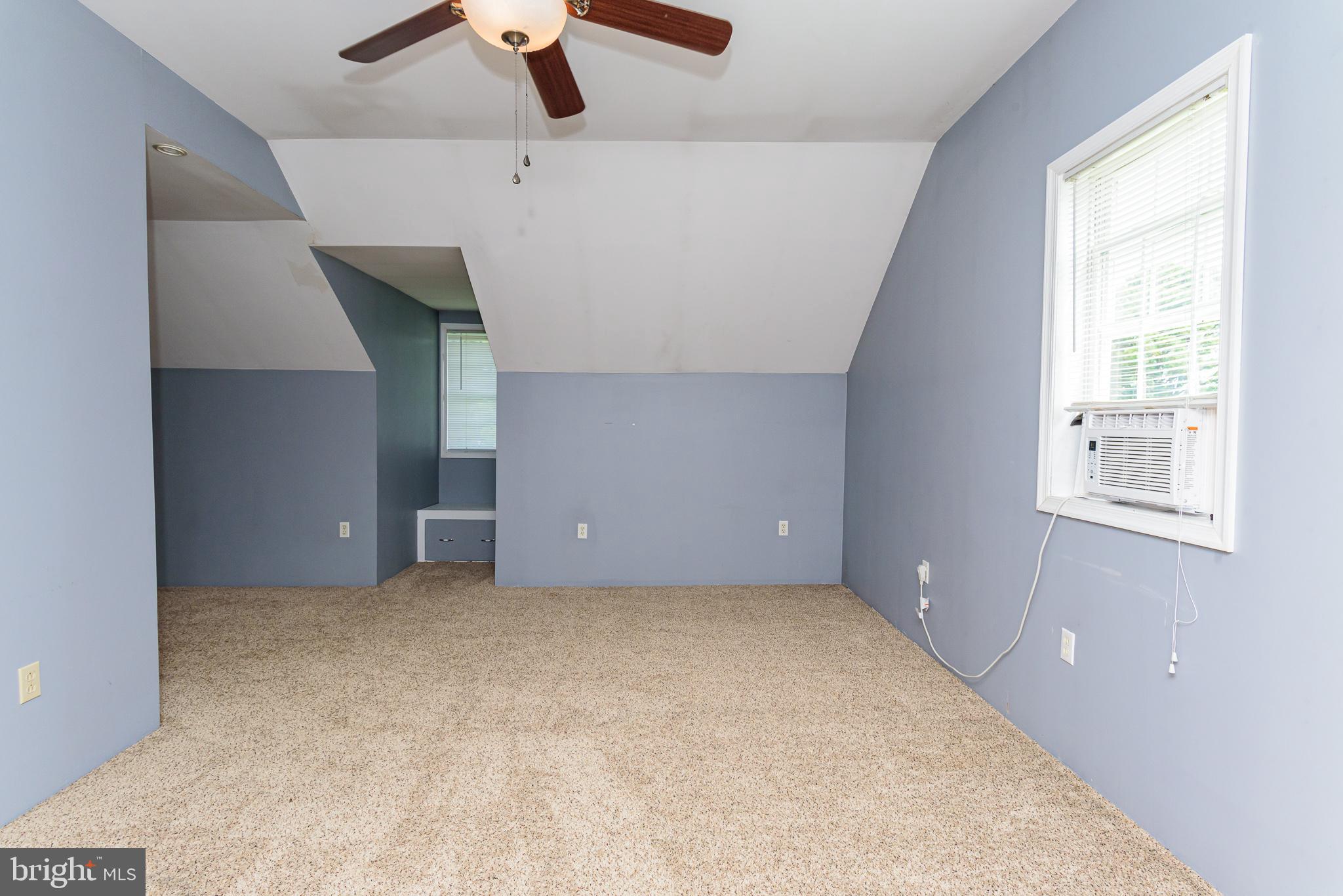 CAPTAIN'S COVE - Residential