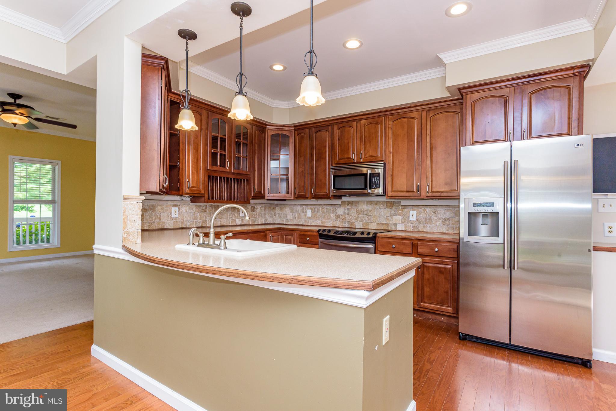 CAPTAIN'S COVE - Residential